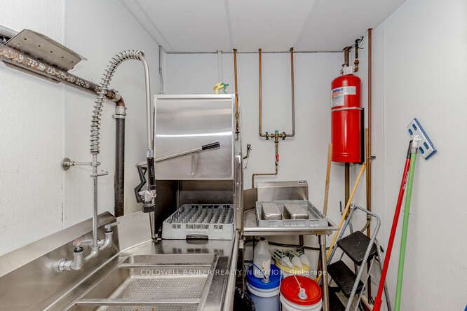 370 Queens Quay Street Property Photo 31