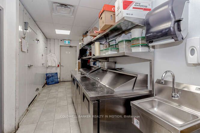 370 Queens Quay Street Property Photo 32