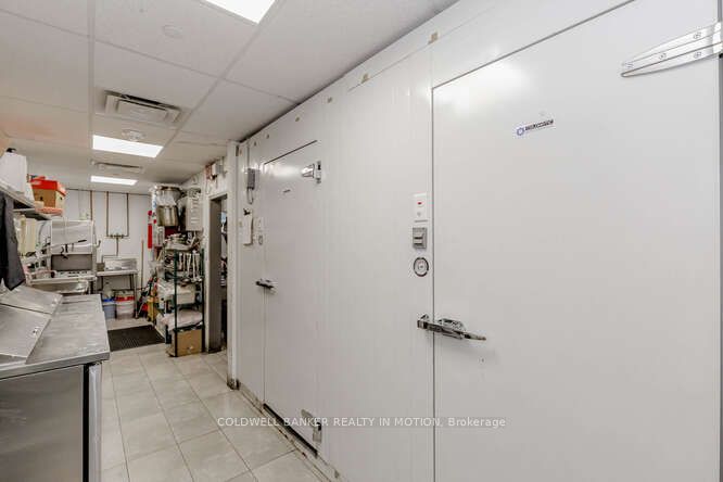 370 Queens Quay Street Property Photo 35