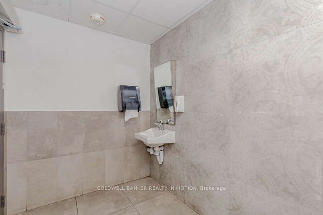 370 Queens Quay Street Property Photo 39