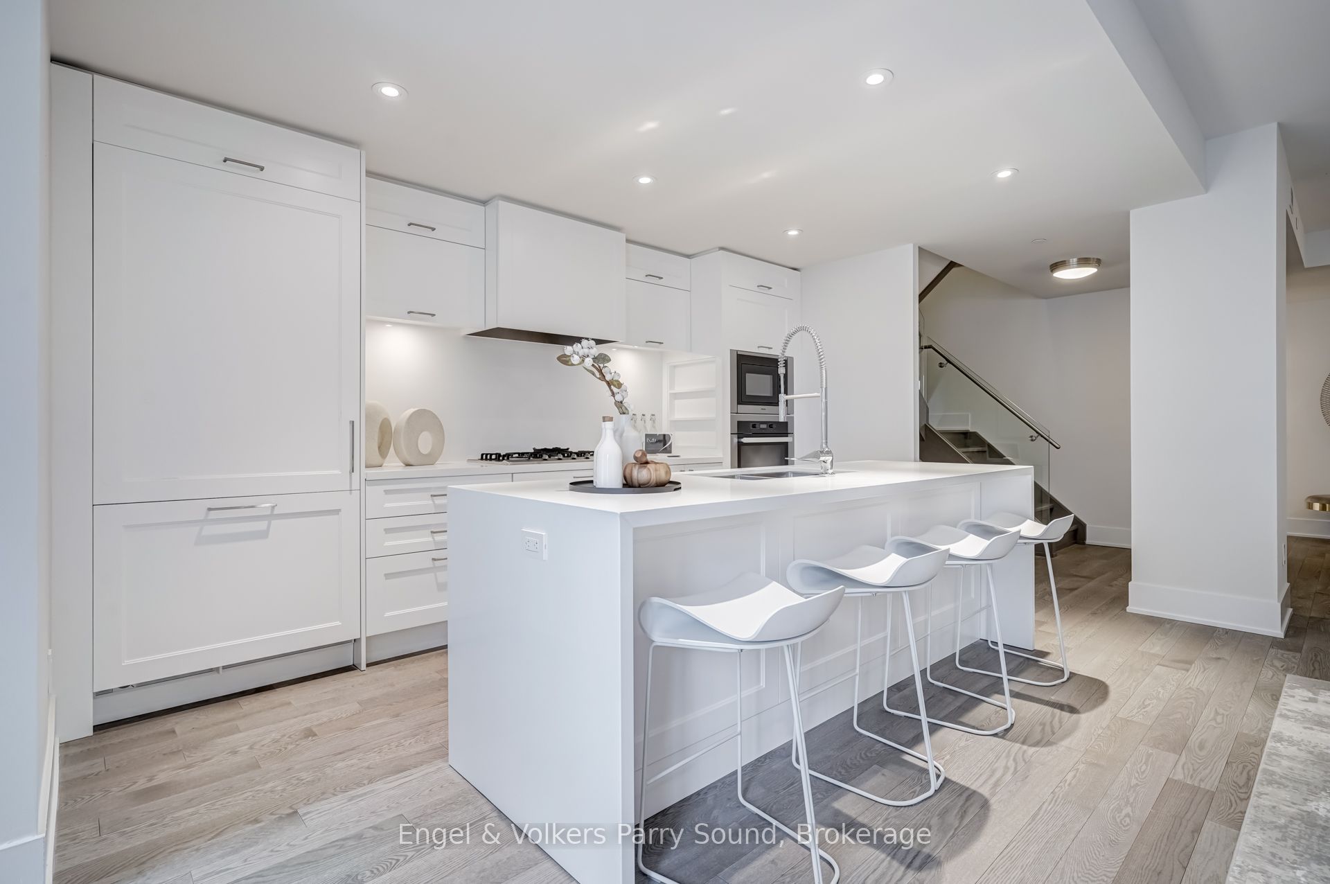 118 Merchants' Wharf N/a 104 Property Photo 10