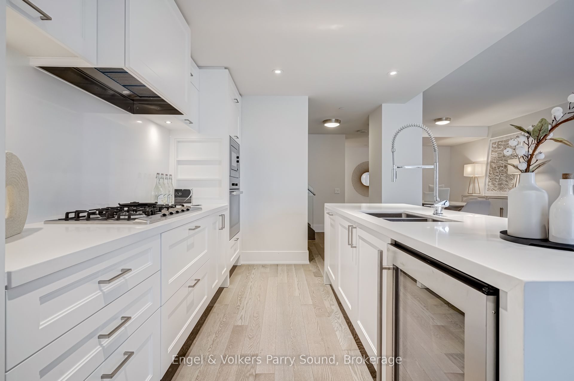 118 Merchants' Wharf N/a 104 Property Photo 11