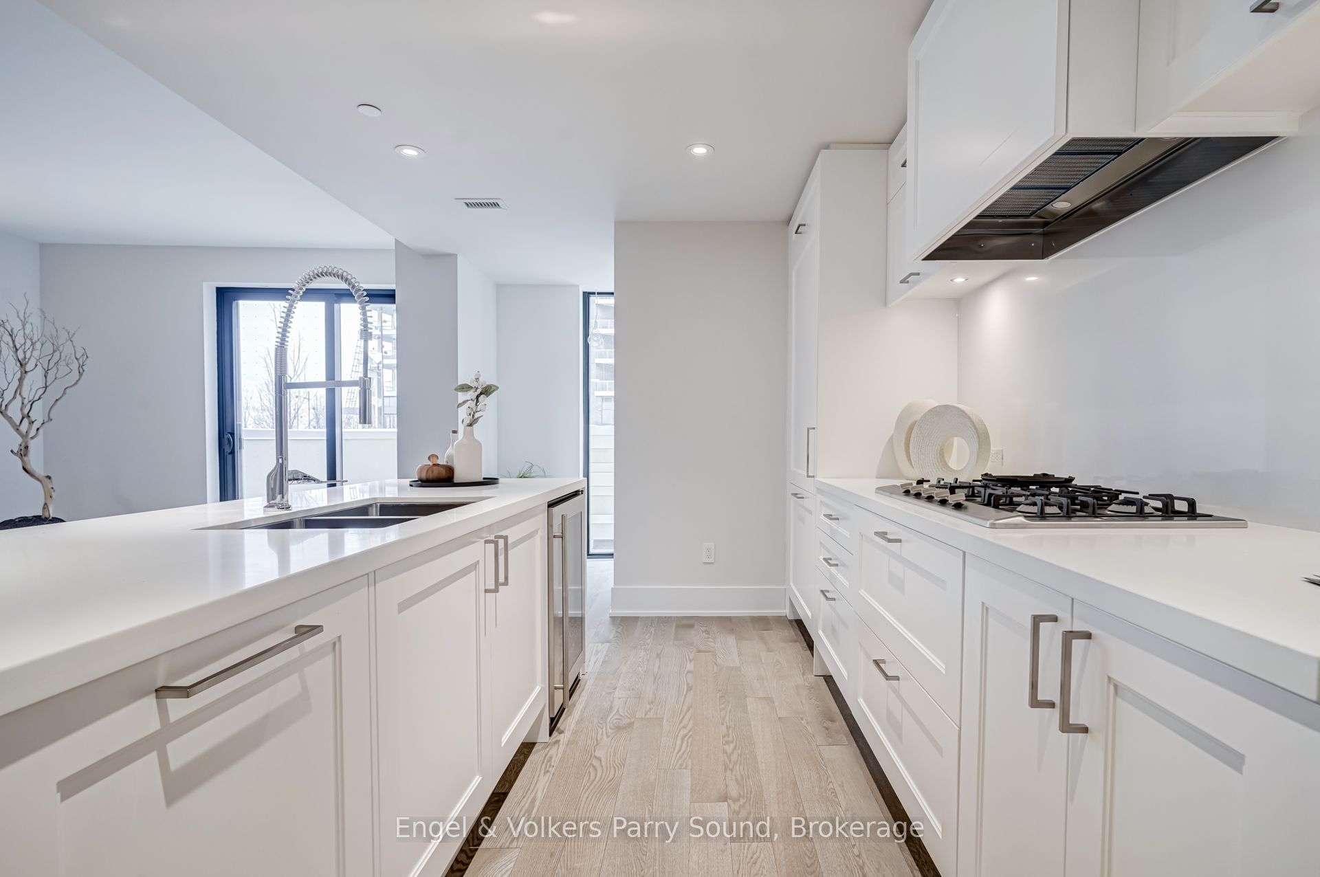 118 Merchants' Wharf N/a 104 Property Photo 12