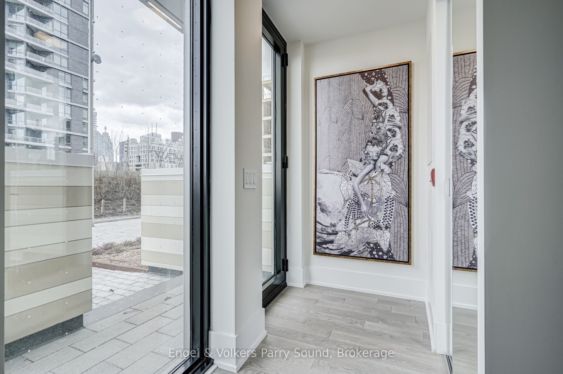 118 Merchants' Wharf N/a 104 Property Photo 14