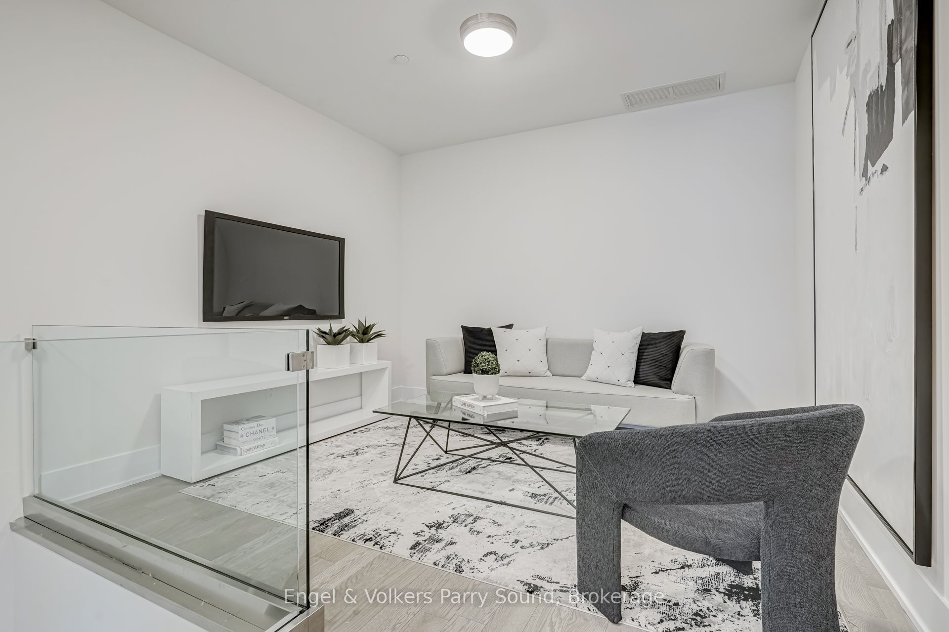118 Merchants' Wharf N/a 104 Property Photo 17