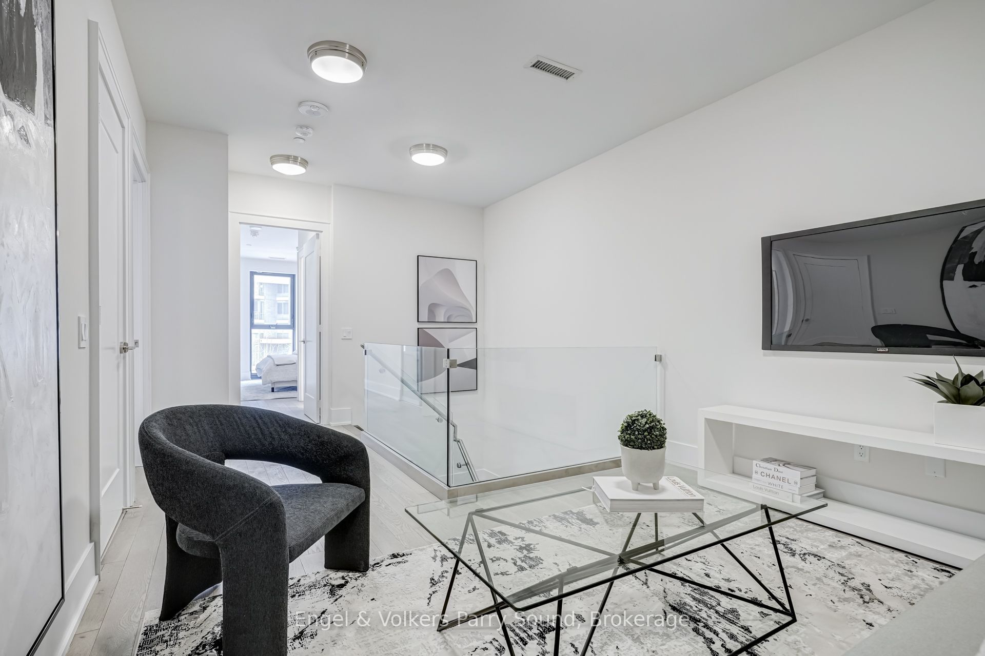 118 Merchants' Wharf N/a 104 Property Photo 18