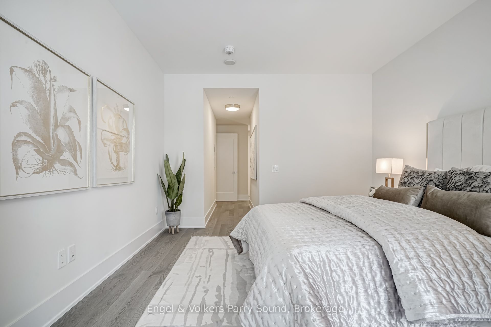 118 Merchants' Wharf N/a 104 Property Photo 22