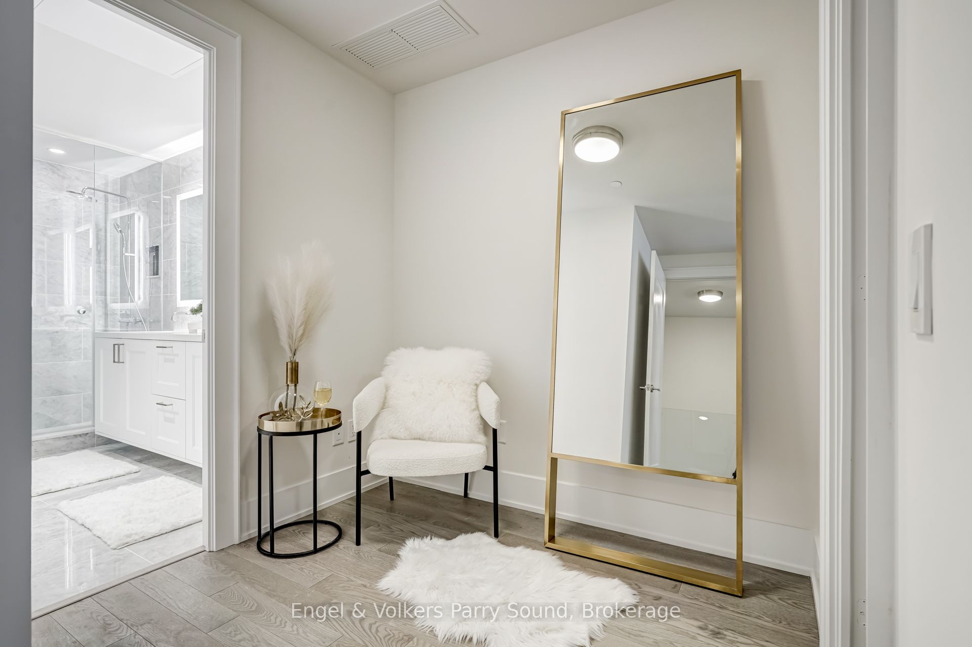 118 Merchants' Wharf N/a 104 Property Photo 24