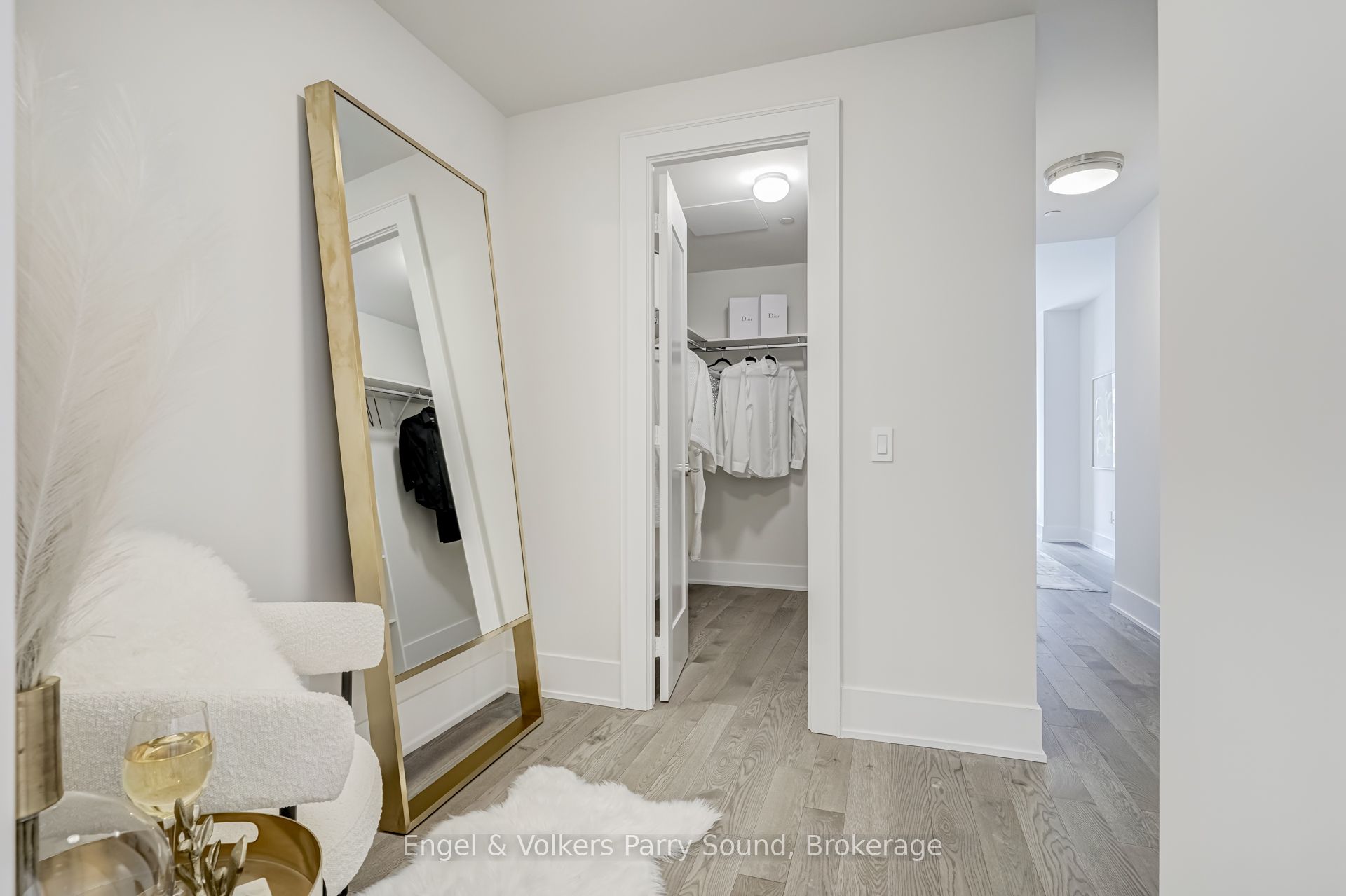 118 Merchants' Wharf N/a 104 Property Photo 25
