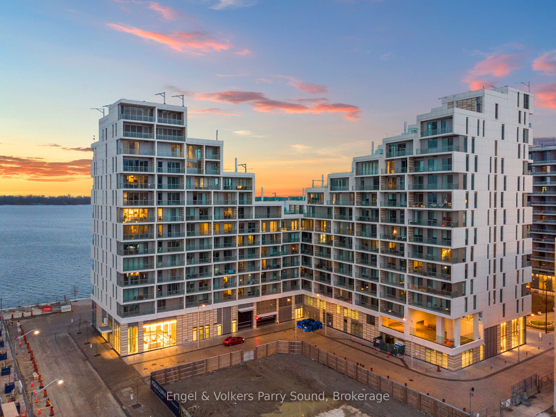 118 Merchants' Wharf N/a 104 Property Photo 37