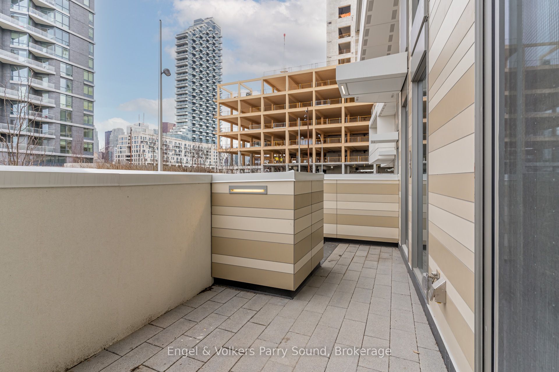 118 Merchants' Wharf N/a 104 Property Photo 38
