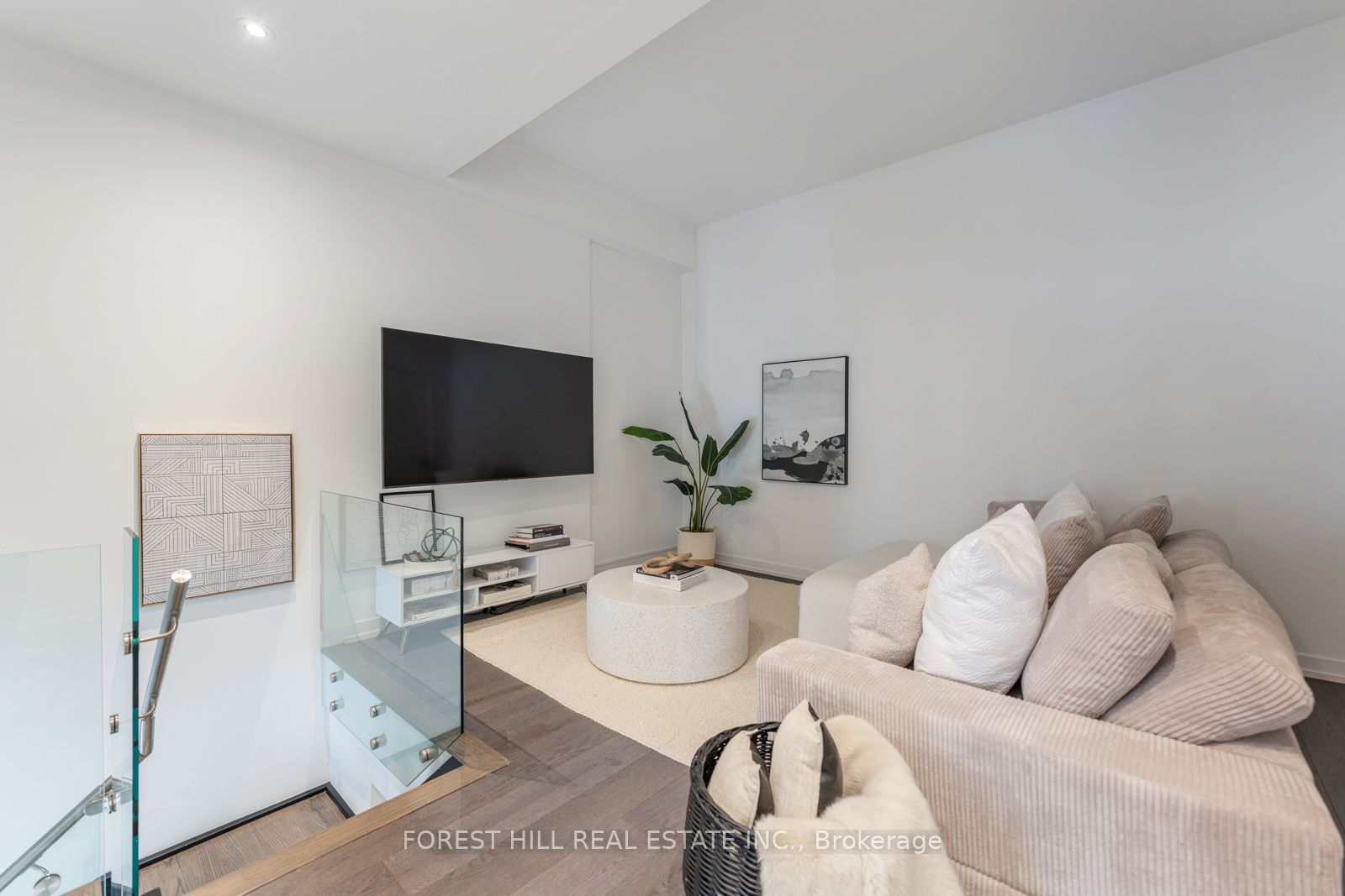 #103 - 161 Roehampton Avenue Property Photo 21