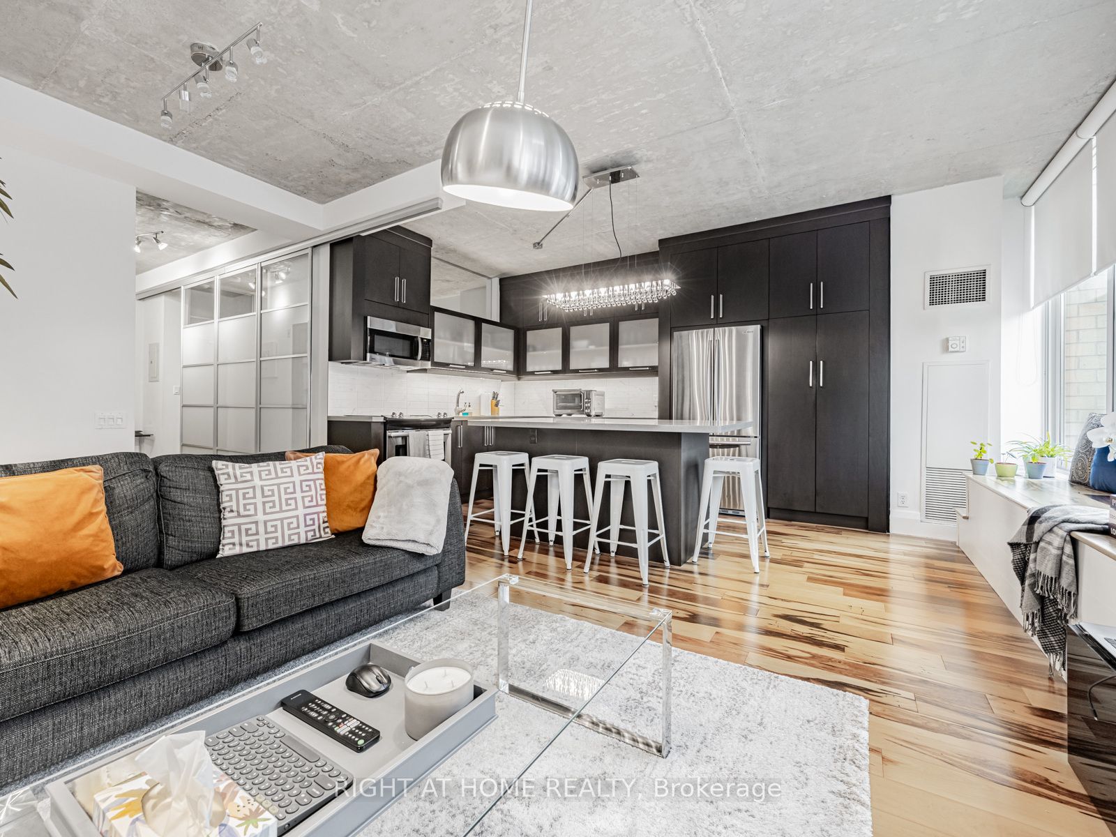 #405 - 50 Camden Street Property Photo 1