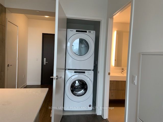 #1110 - 1 Yorkville Avenue Property Photo 9