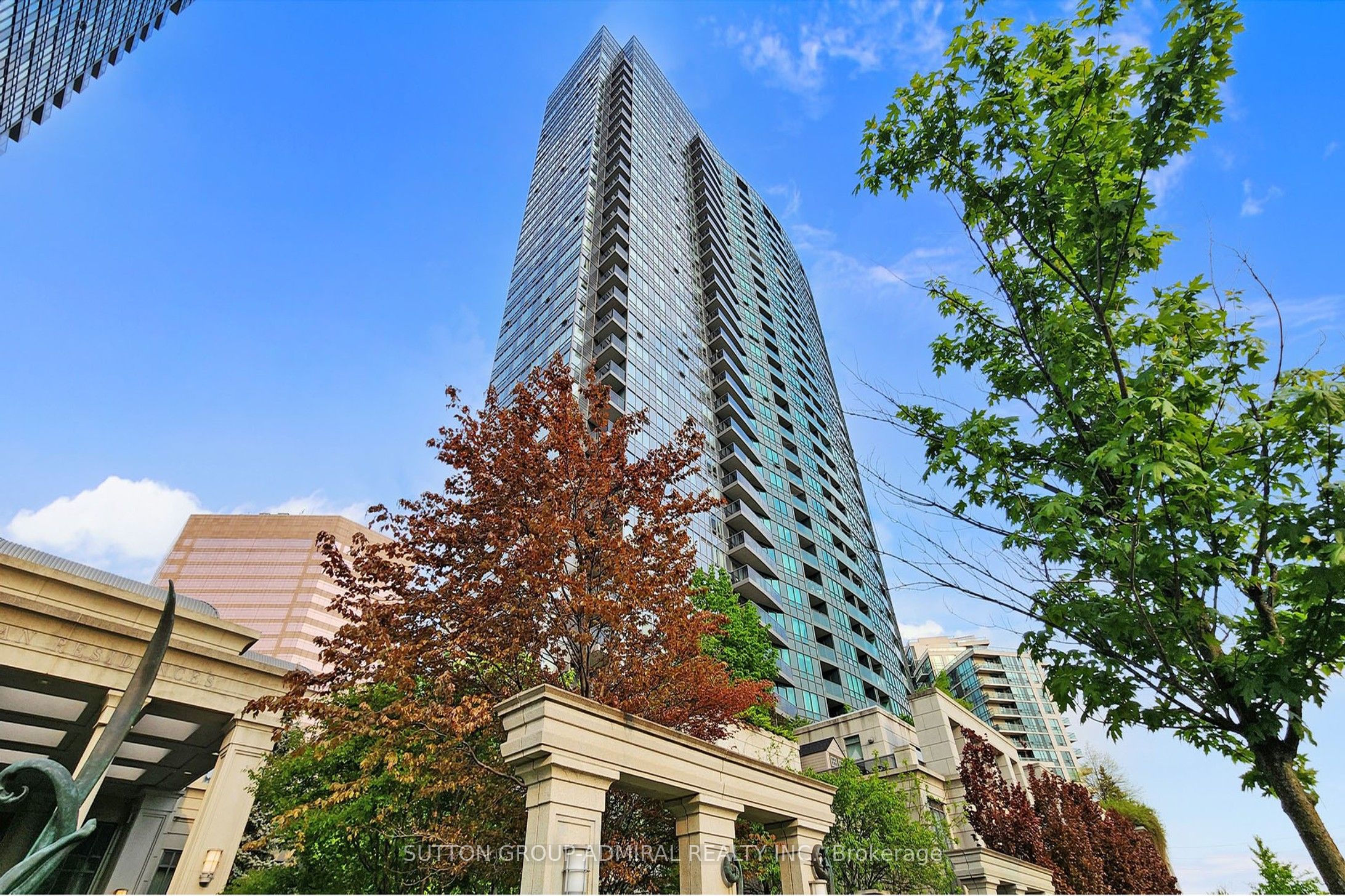 #305 - 15 Greenview Avenue Property Photo 1