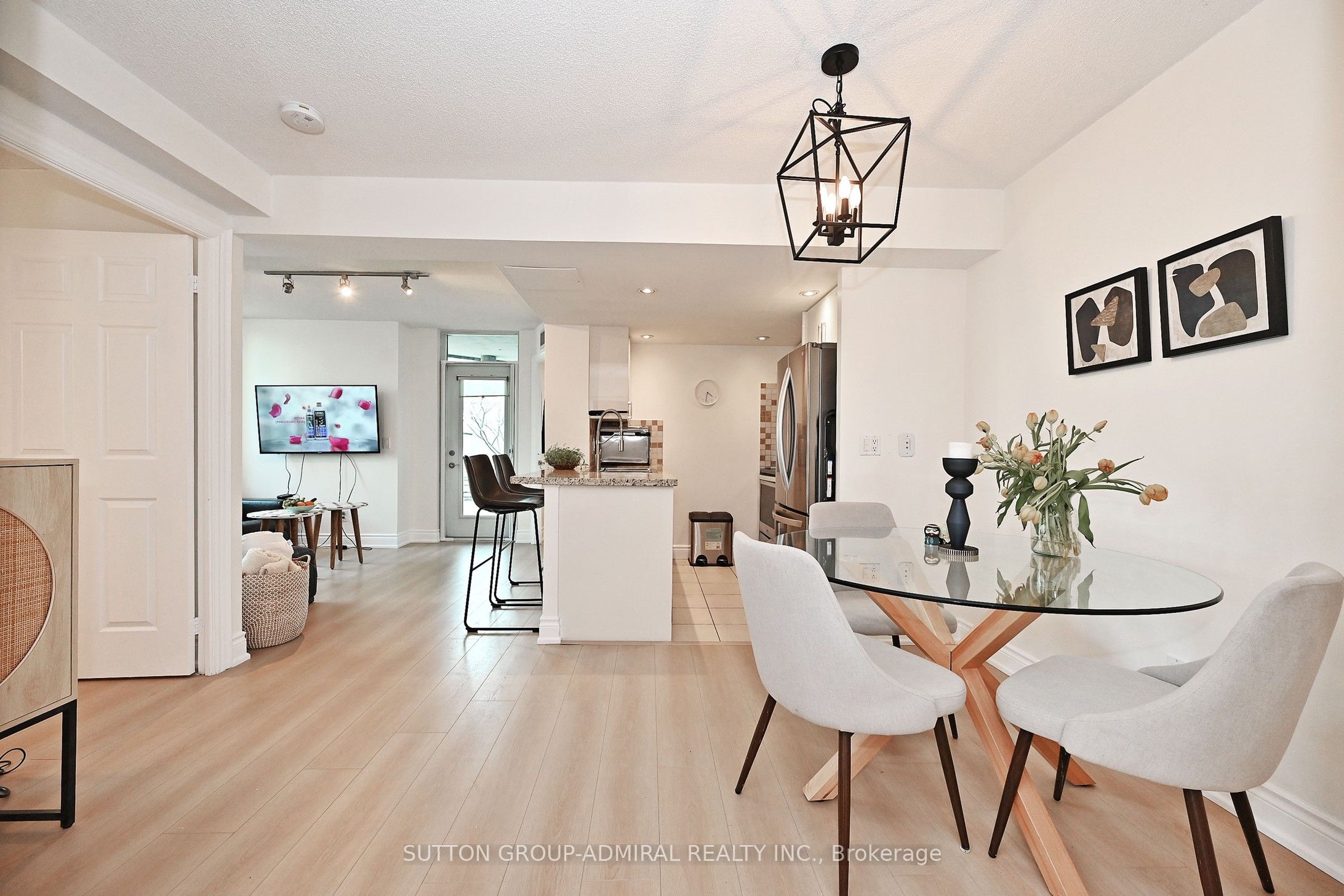 15 Greenview Avenue 305 Property Photo 10