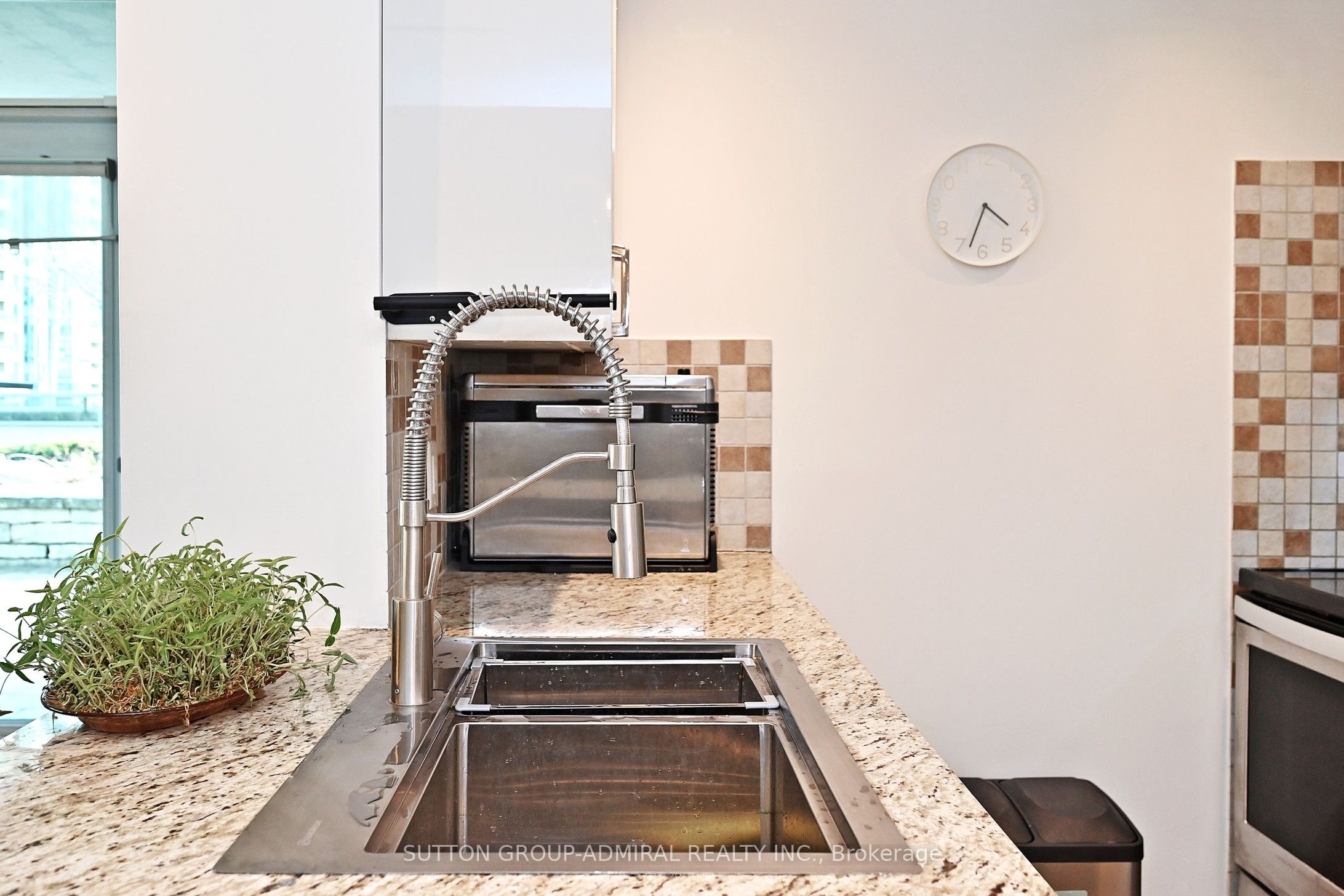 15 Greenview Avenue 305 Property Photo 18