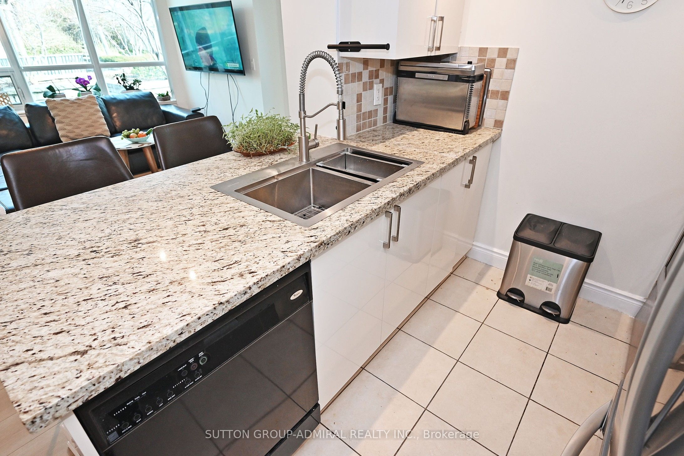 15 Greenview Avenue 305 Property Photo 19