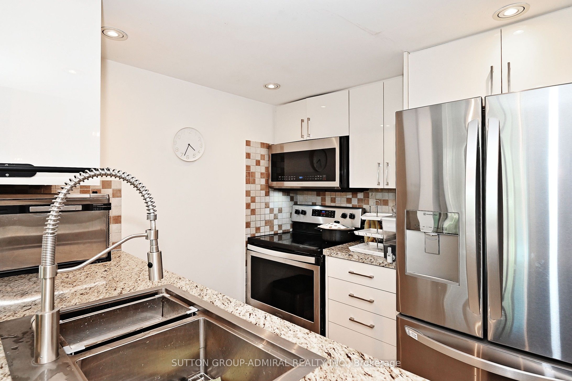 15 Greenview Avenue 305 Property Photo 20