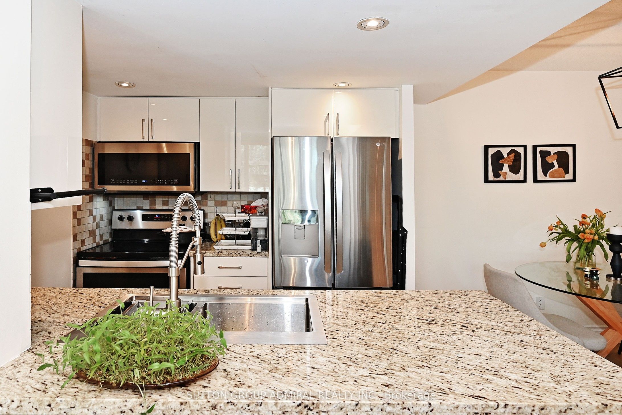 15 Greenview Avenue 305 Property Photo 21