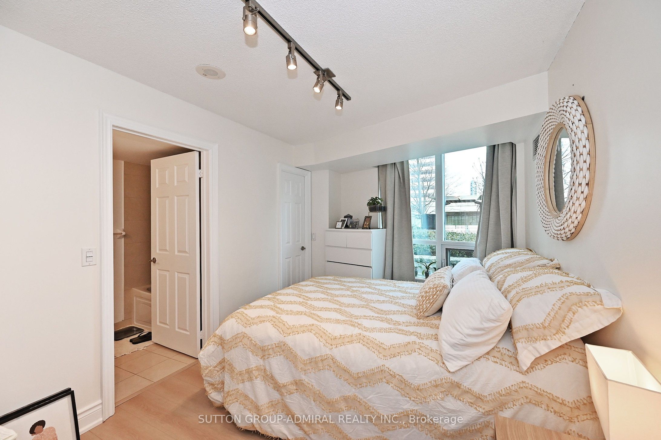 15 Greenview Avenue 305 Property Photo 27