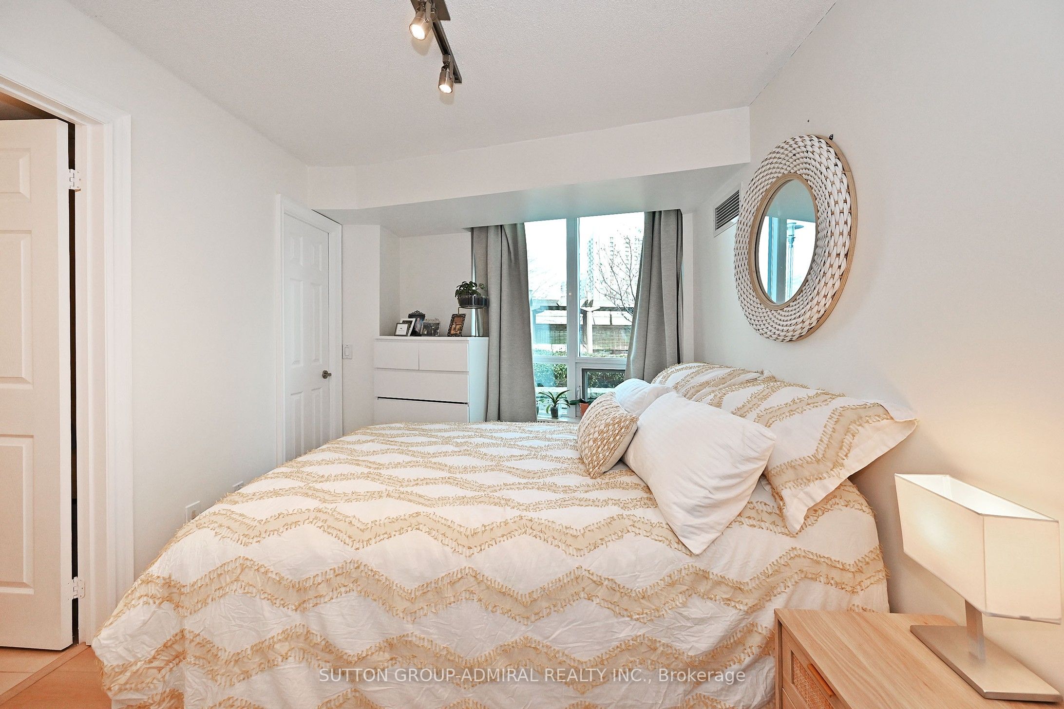 15 Greenview Avenue 305 Property Photo 28