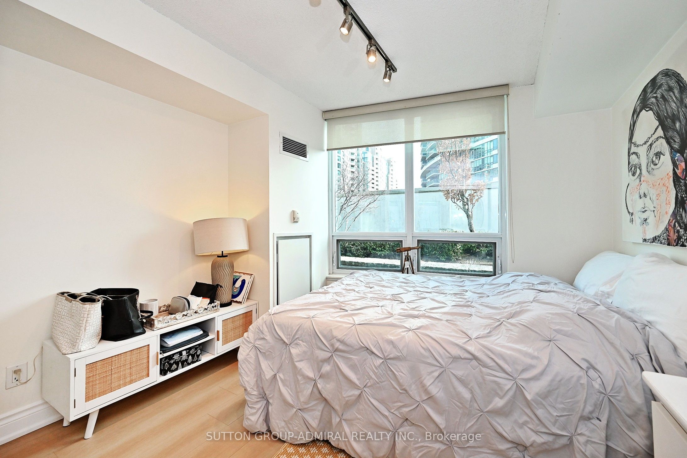 15 Greenview Avenue 305 Property Photo 37