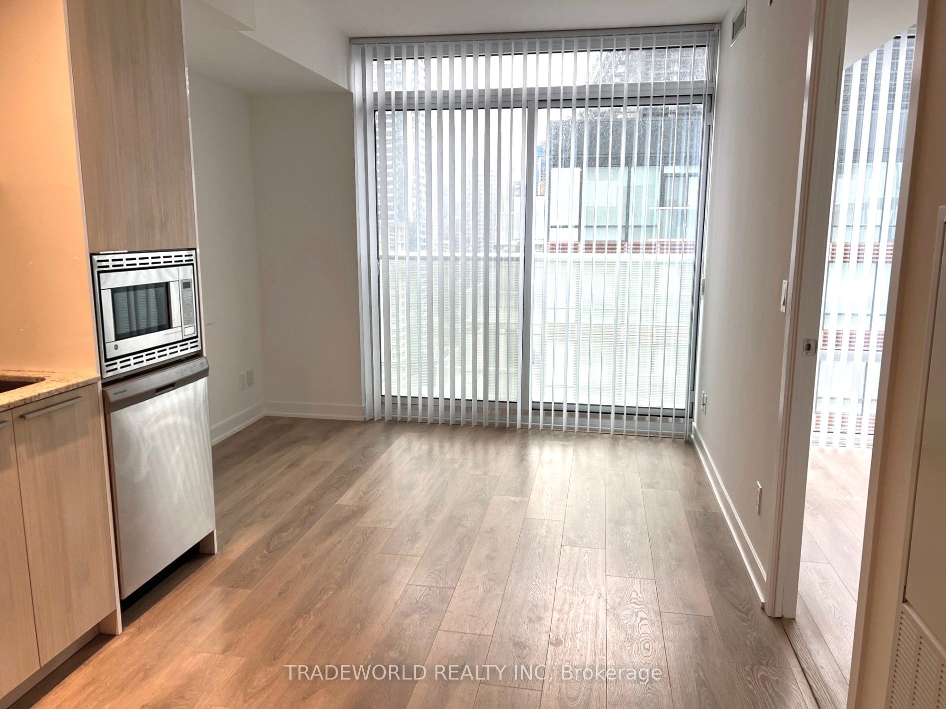 #2403 - 501 Yonge Street Property Photo 3