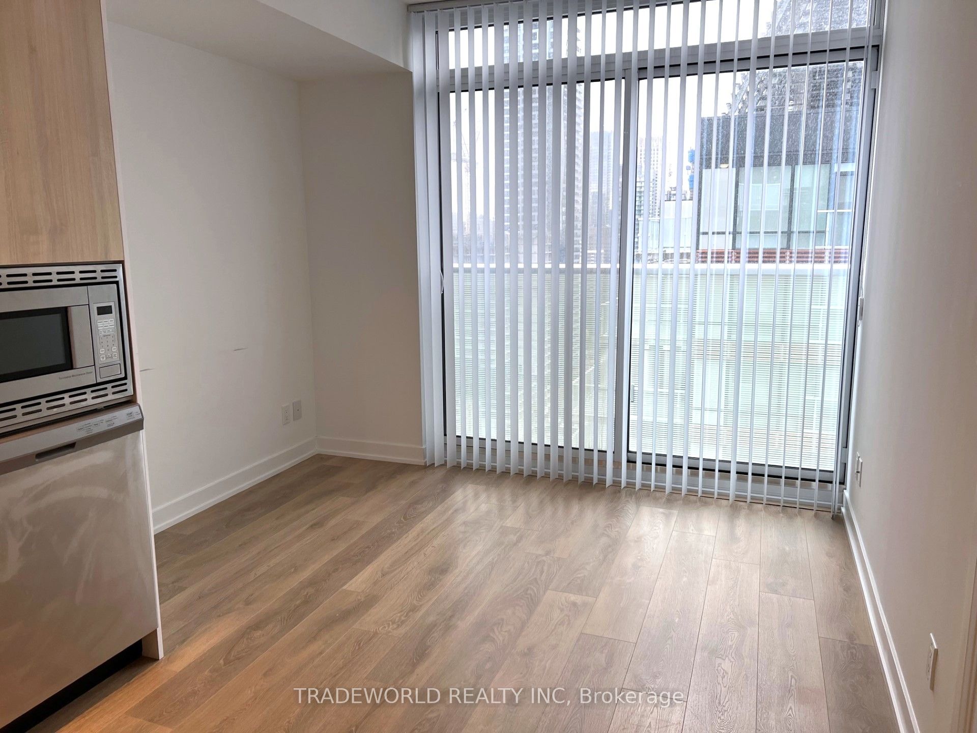 #2403 - 501 Yonge Street Property Photo 4