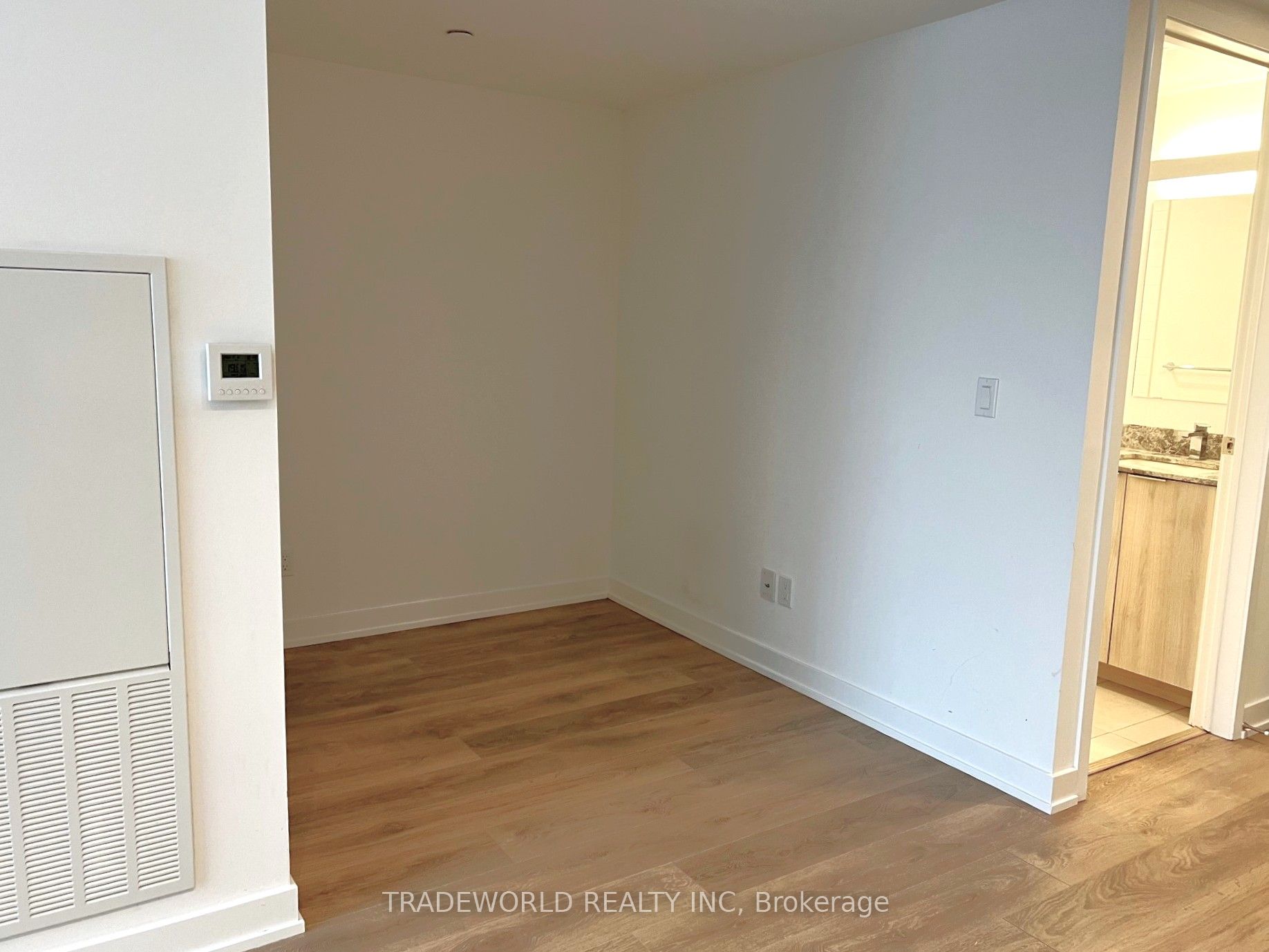 #2403 - 501 Yonge Street Property Photo 11