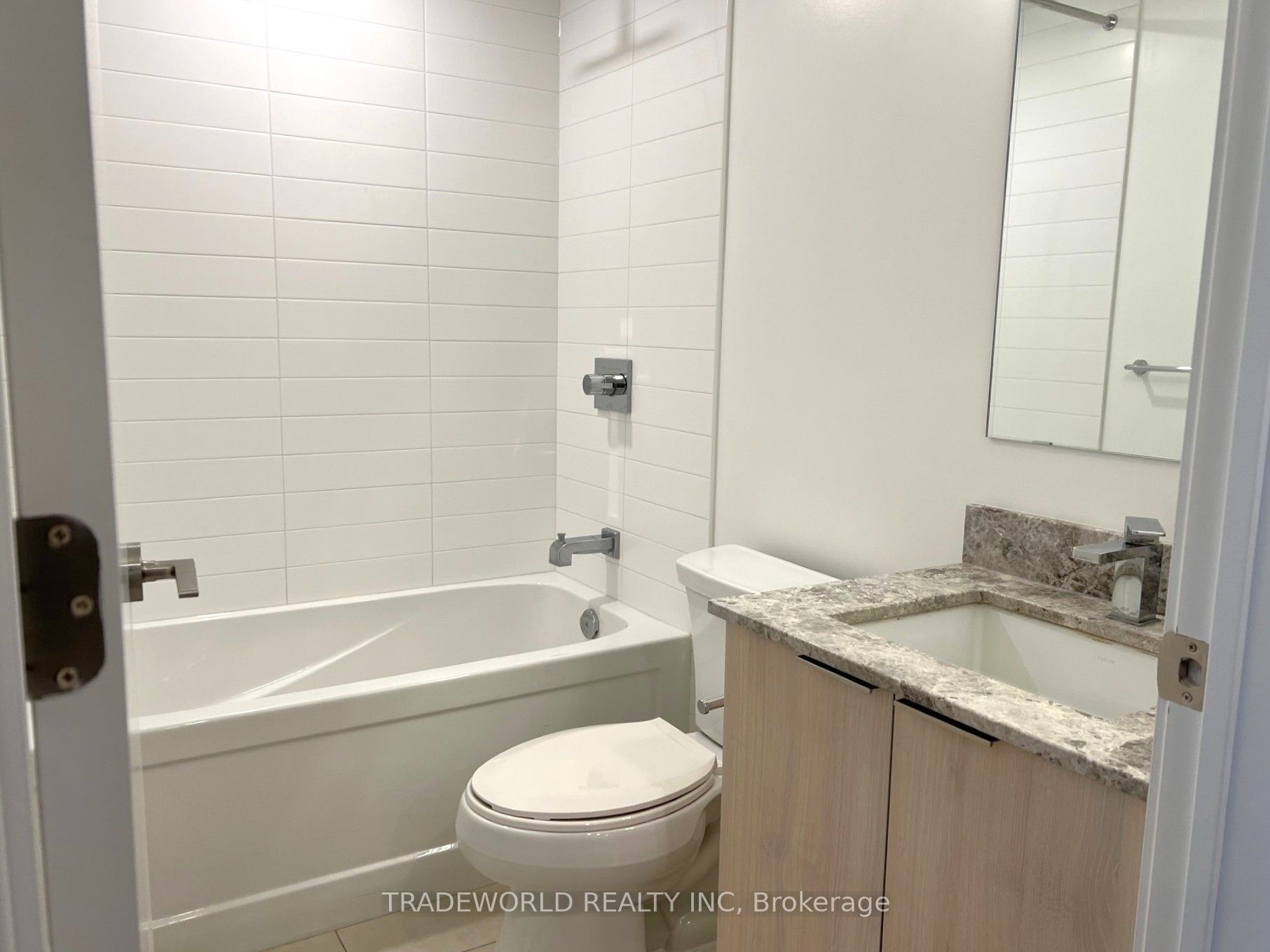 #2403 - 501 Yonge Street Property Photo 13