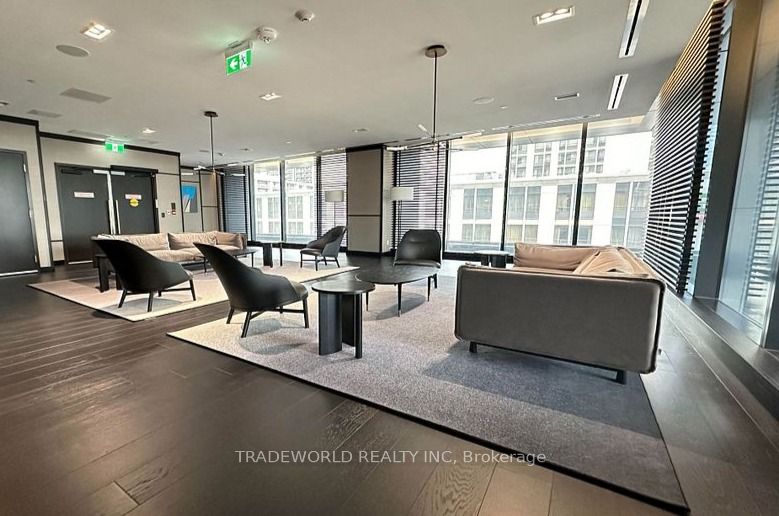 #2403 - 501 Yonge Street Property Photo 18