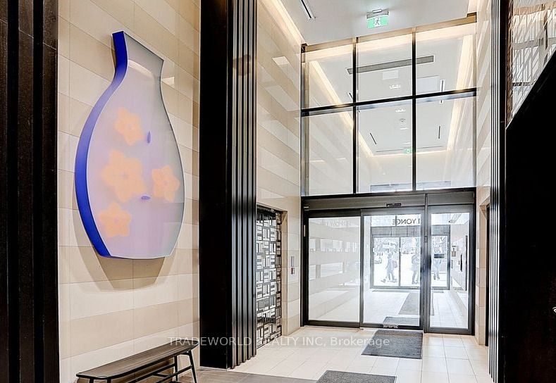 #2403 - 501 Yonge Street Property Photo 21