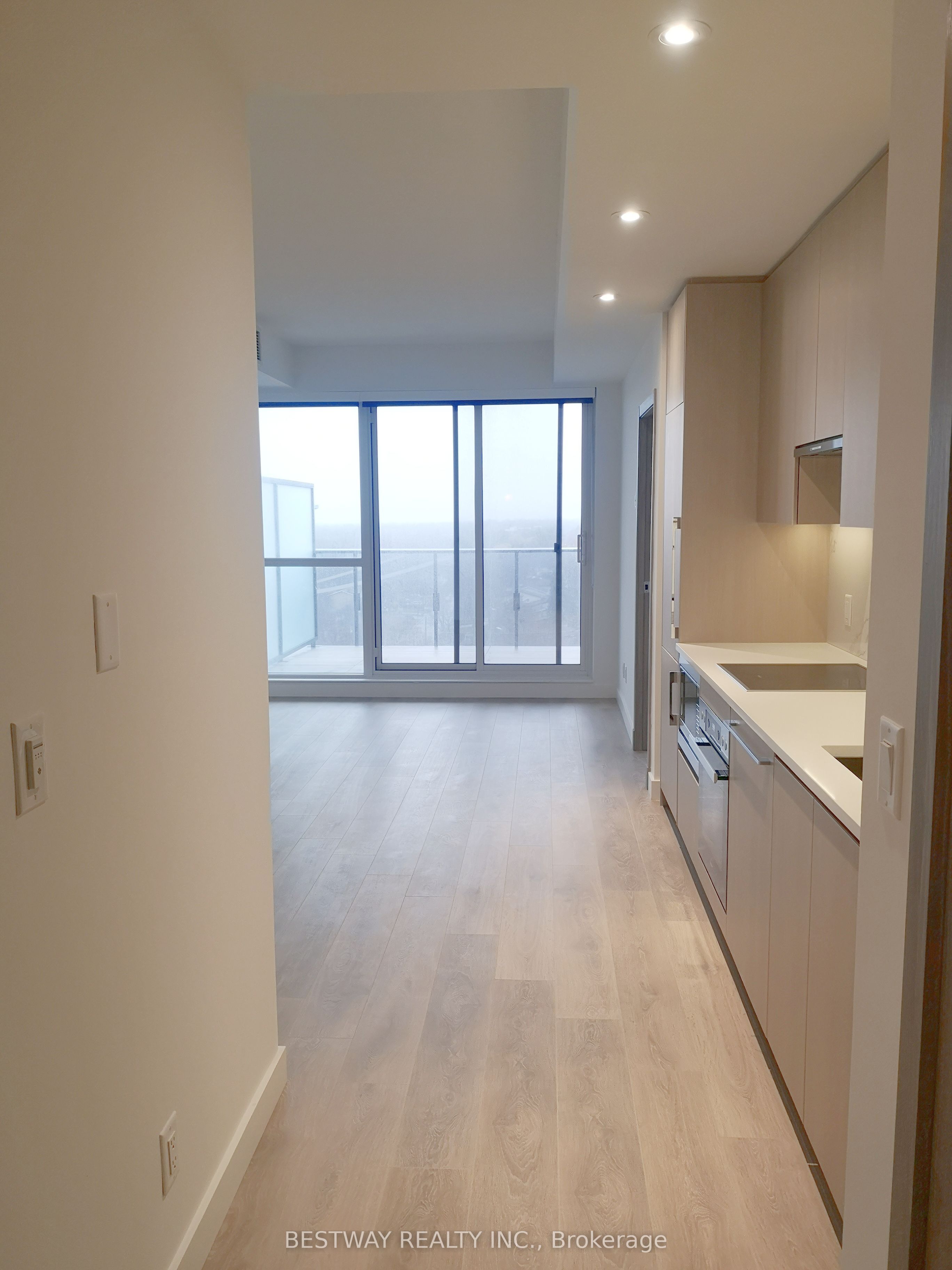 27 McMahon Drive 1505 Property Photo 1