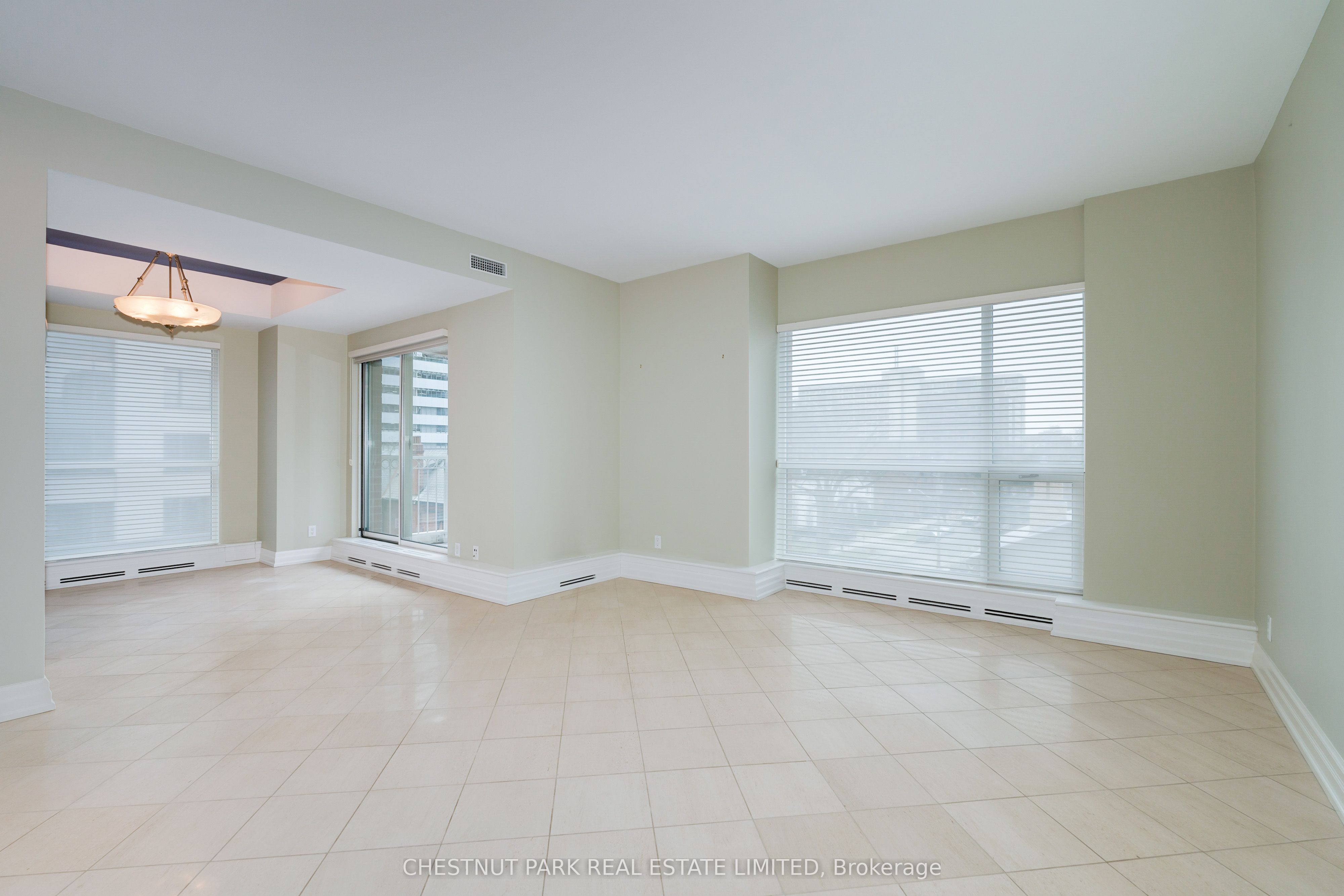 38 Avenue Road 400 Property Photo 5