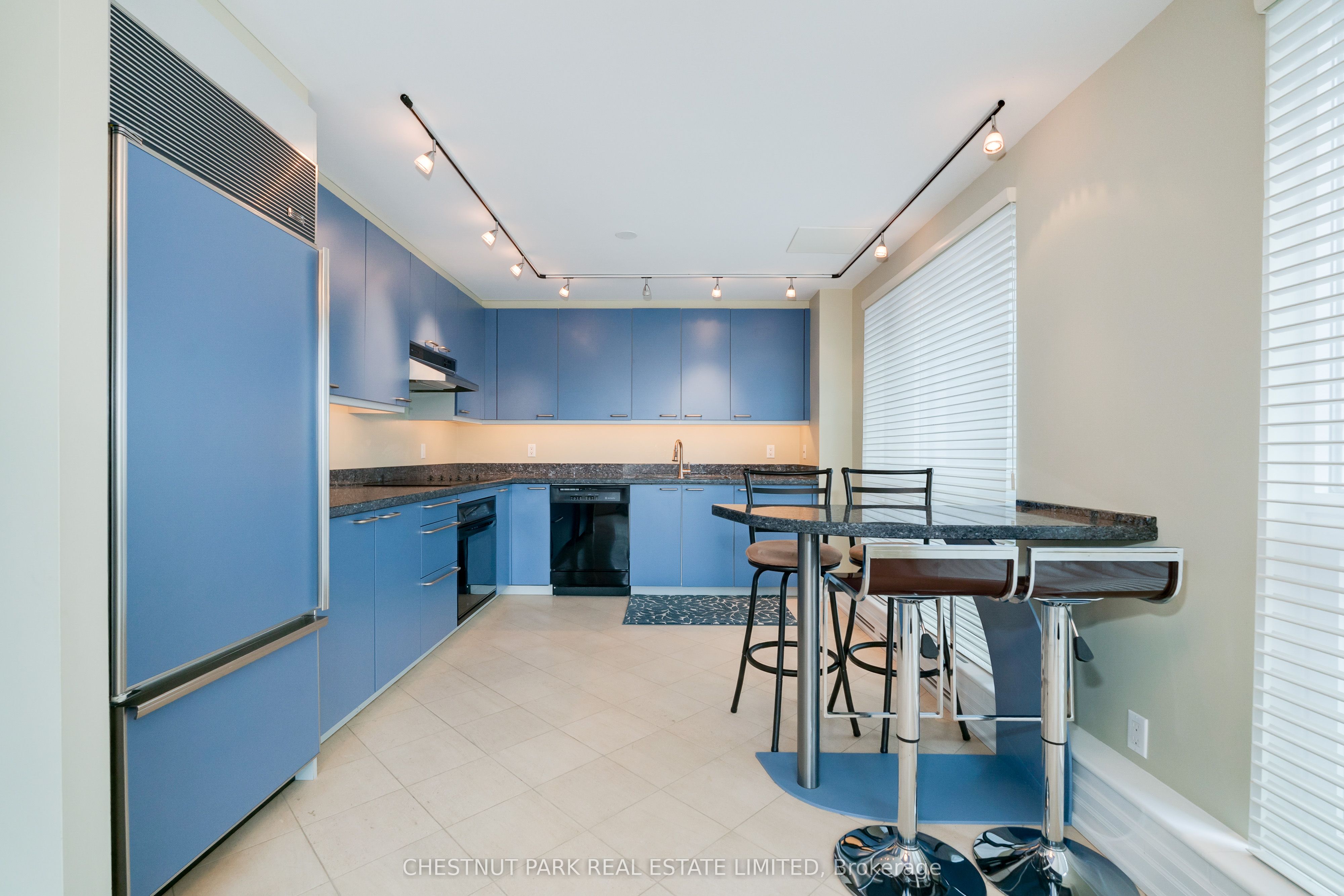 38 Avenue Road 400 Property Photo 8