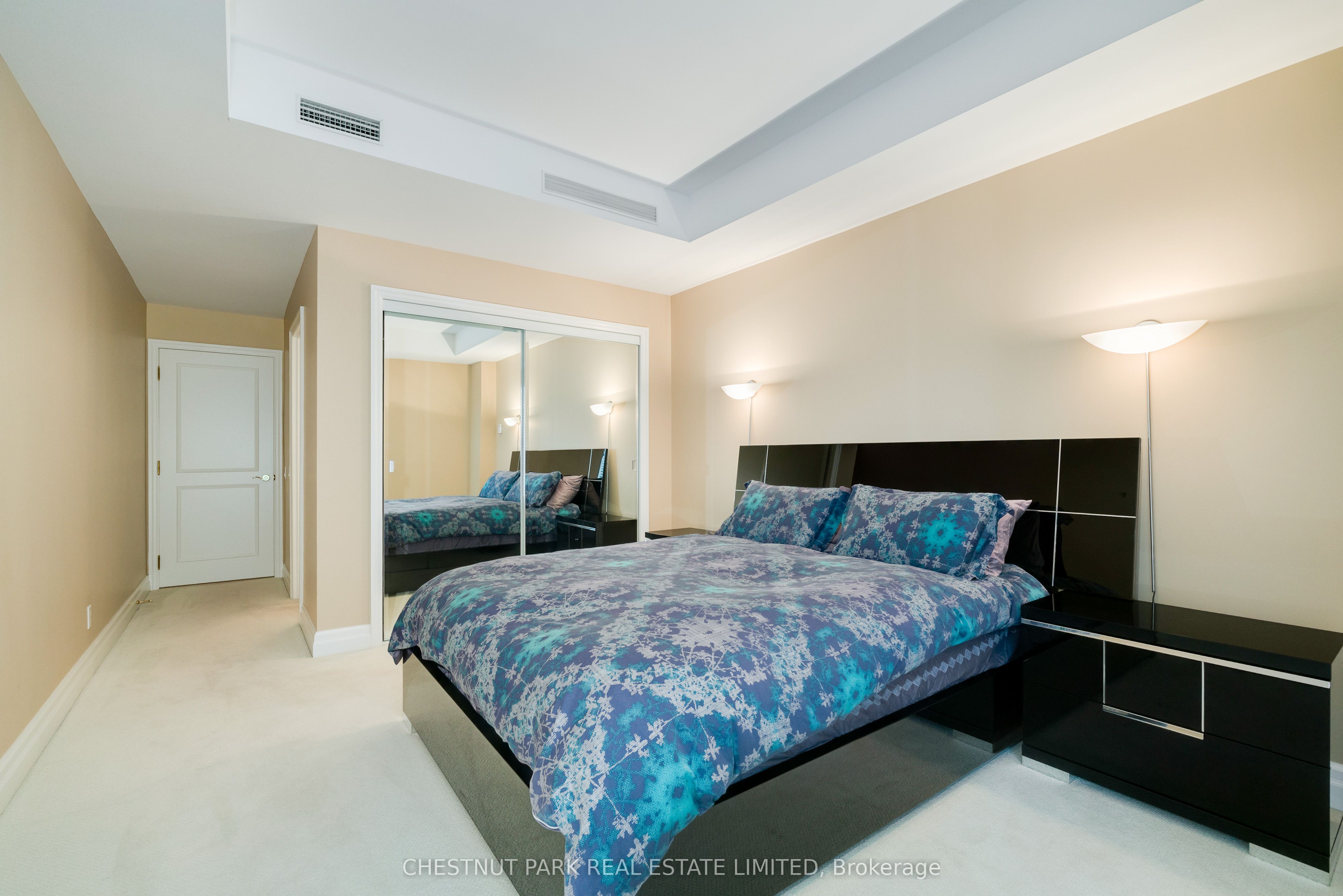 38 Avenue Road 400 Property Photo 17