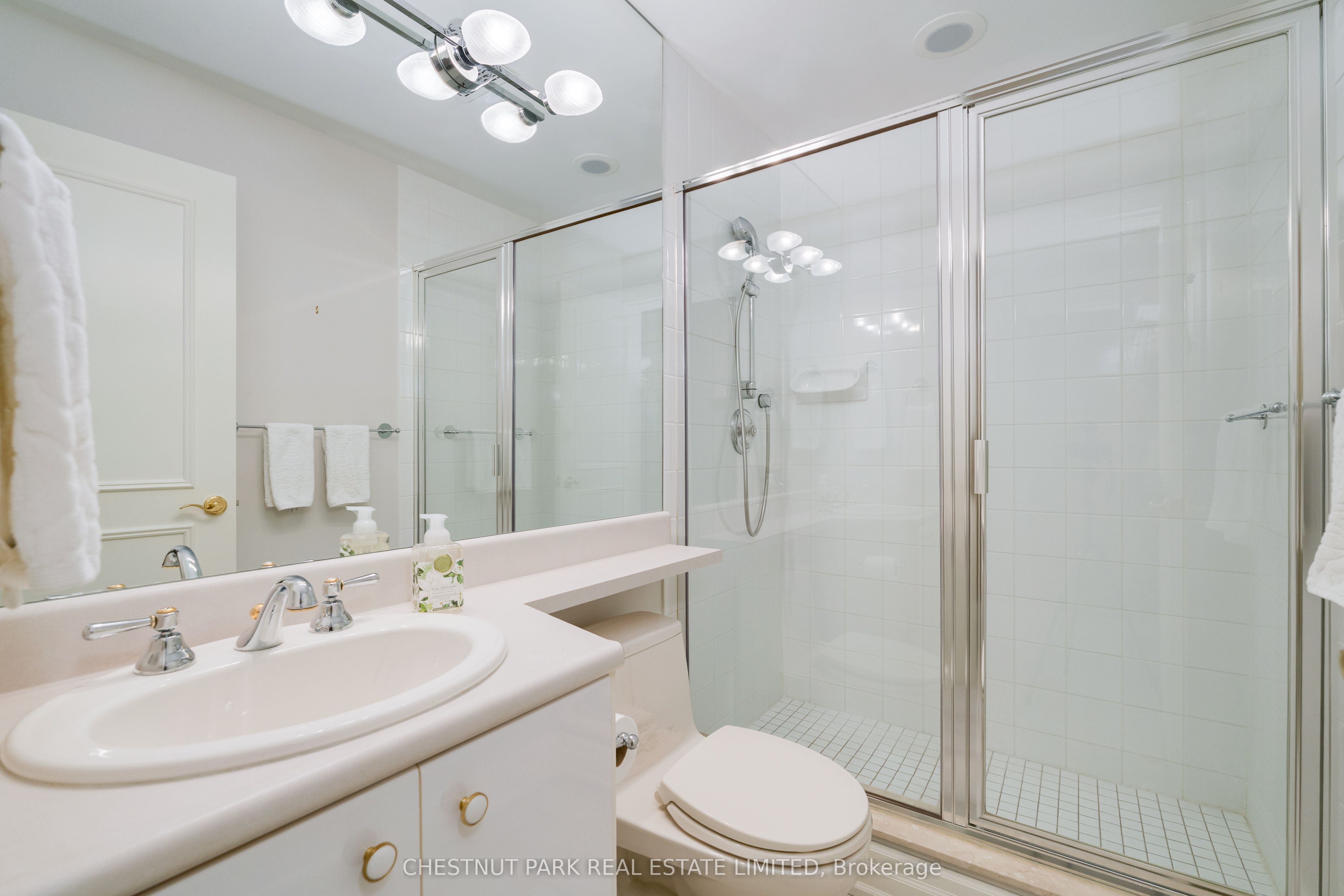 38 Avenue Road 400 Property Photo 18