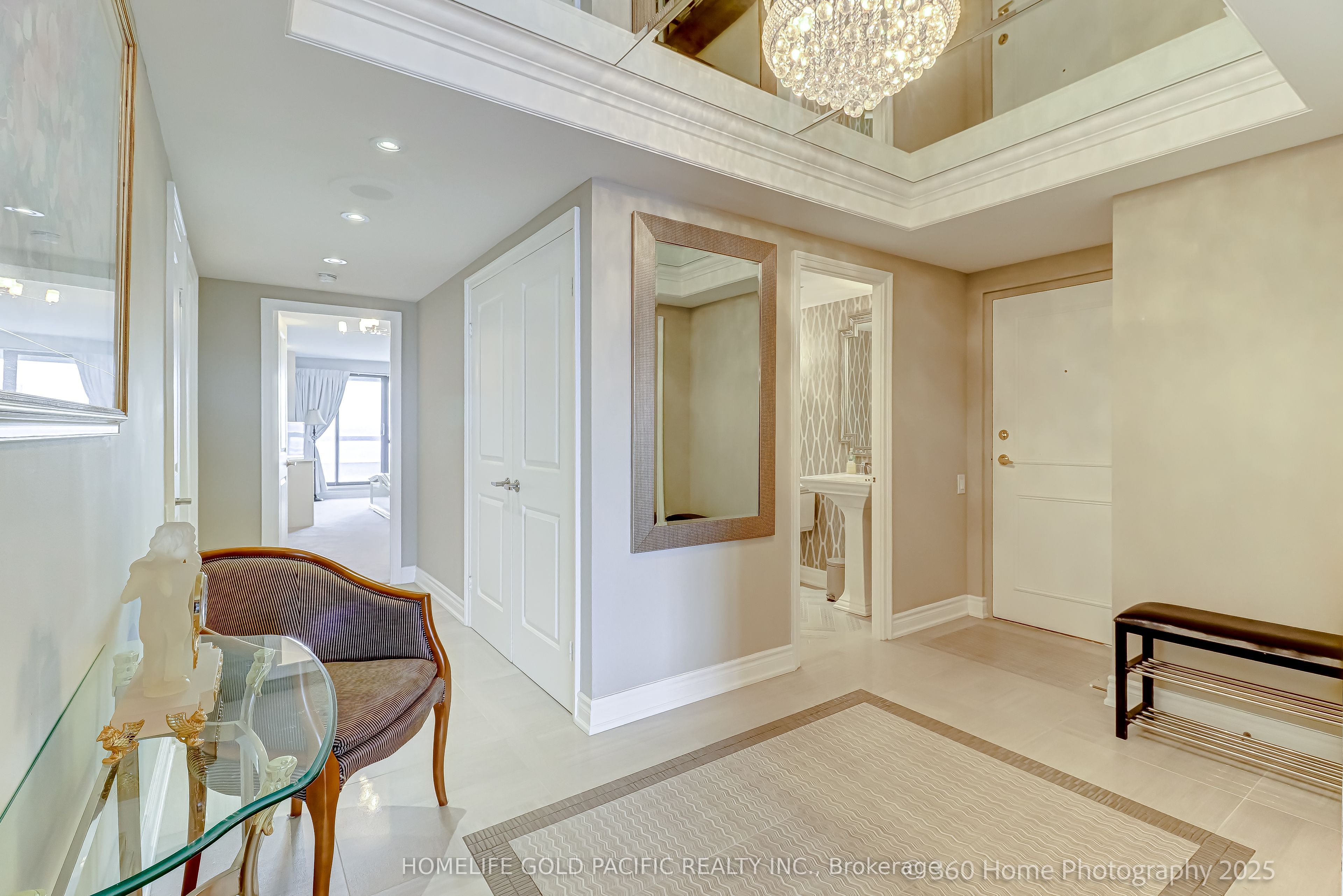1 Concorde Place 1604 Property Photo 1