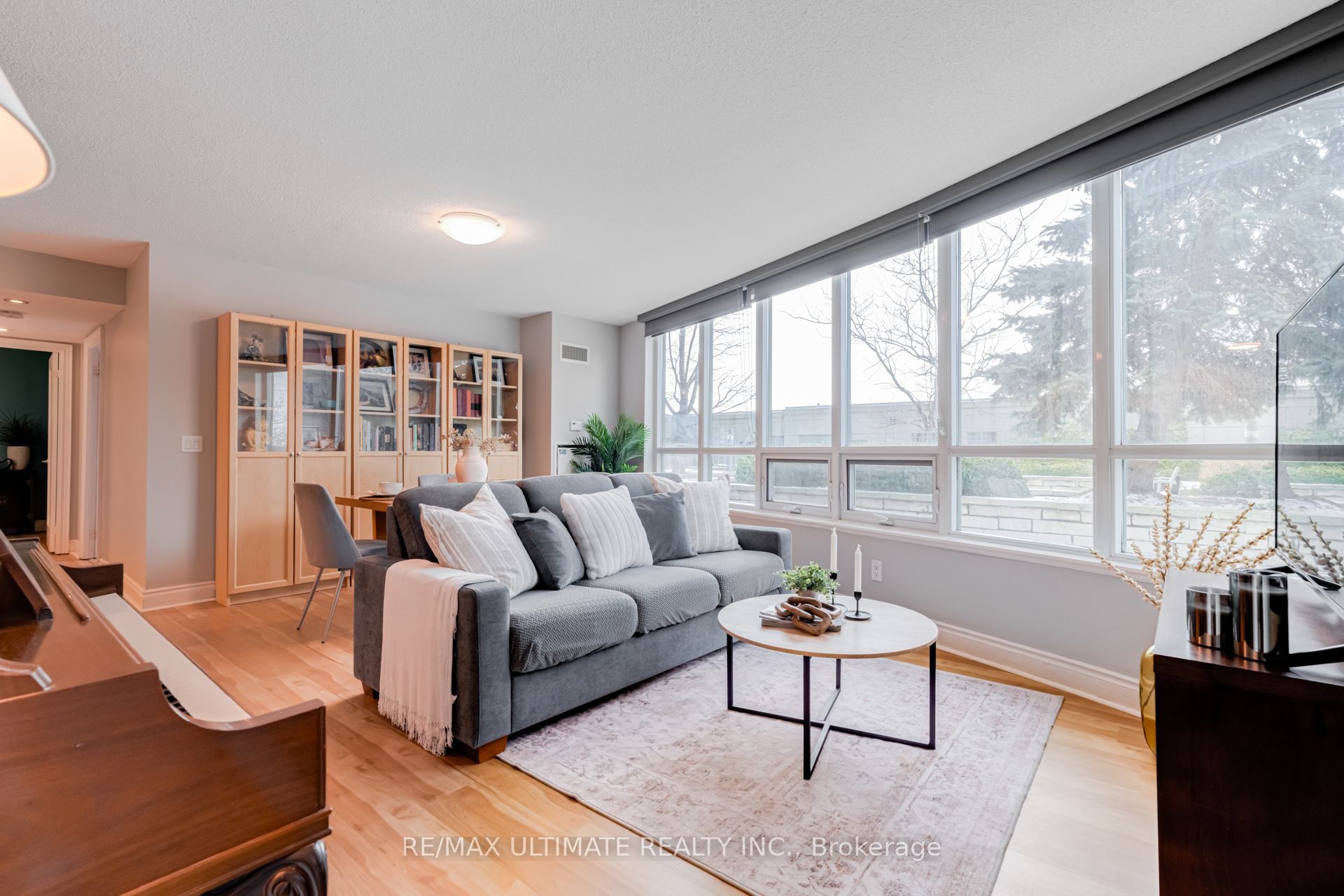 #319 - 25 Greenview Avenue Property Photo 1
