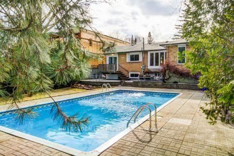 5 Hurlingham Crescent Property Photo 4