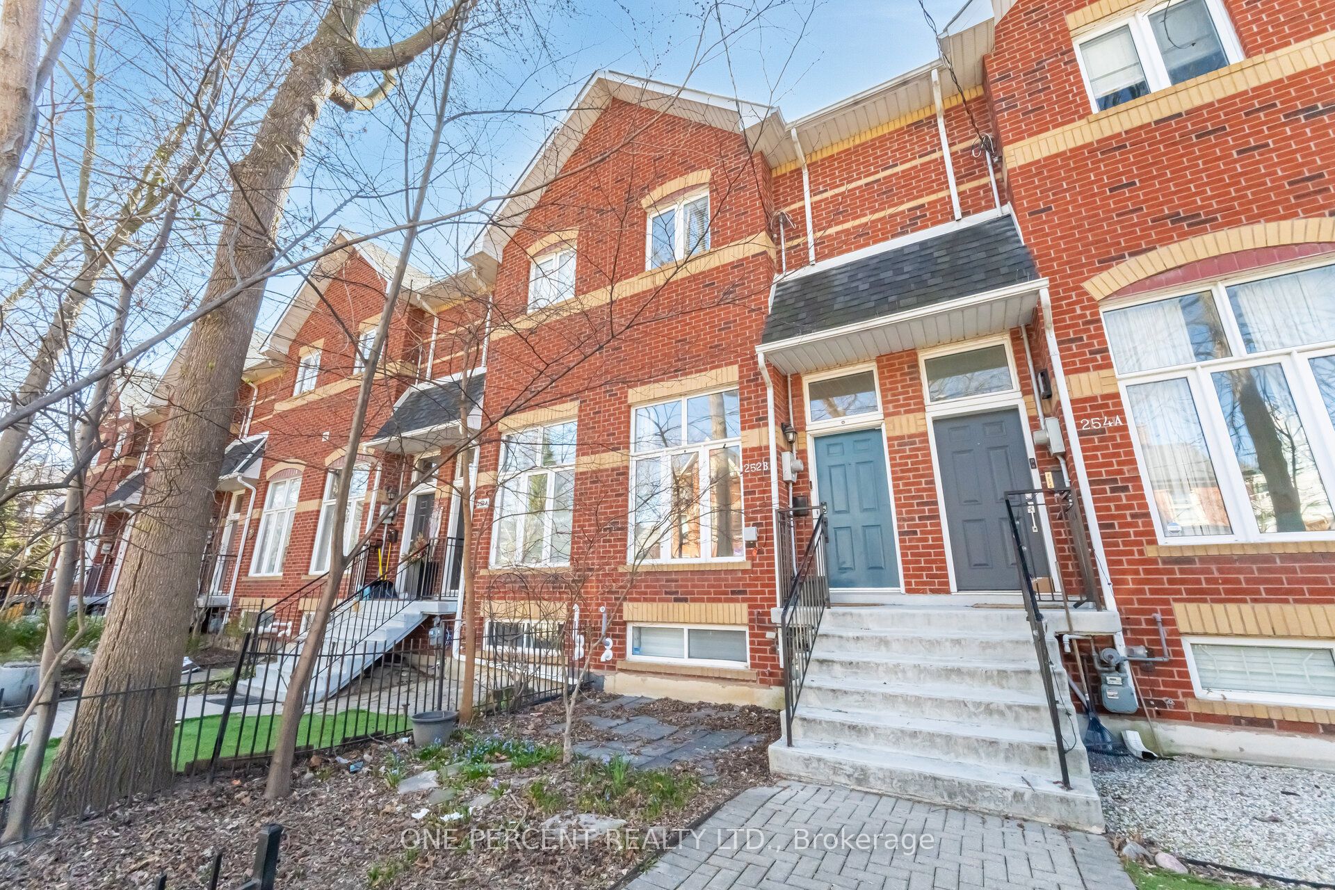 252b Berkeley Street Property Photo