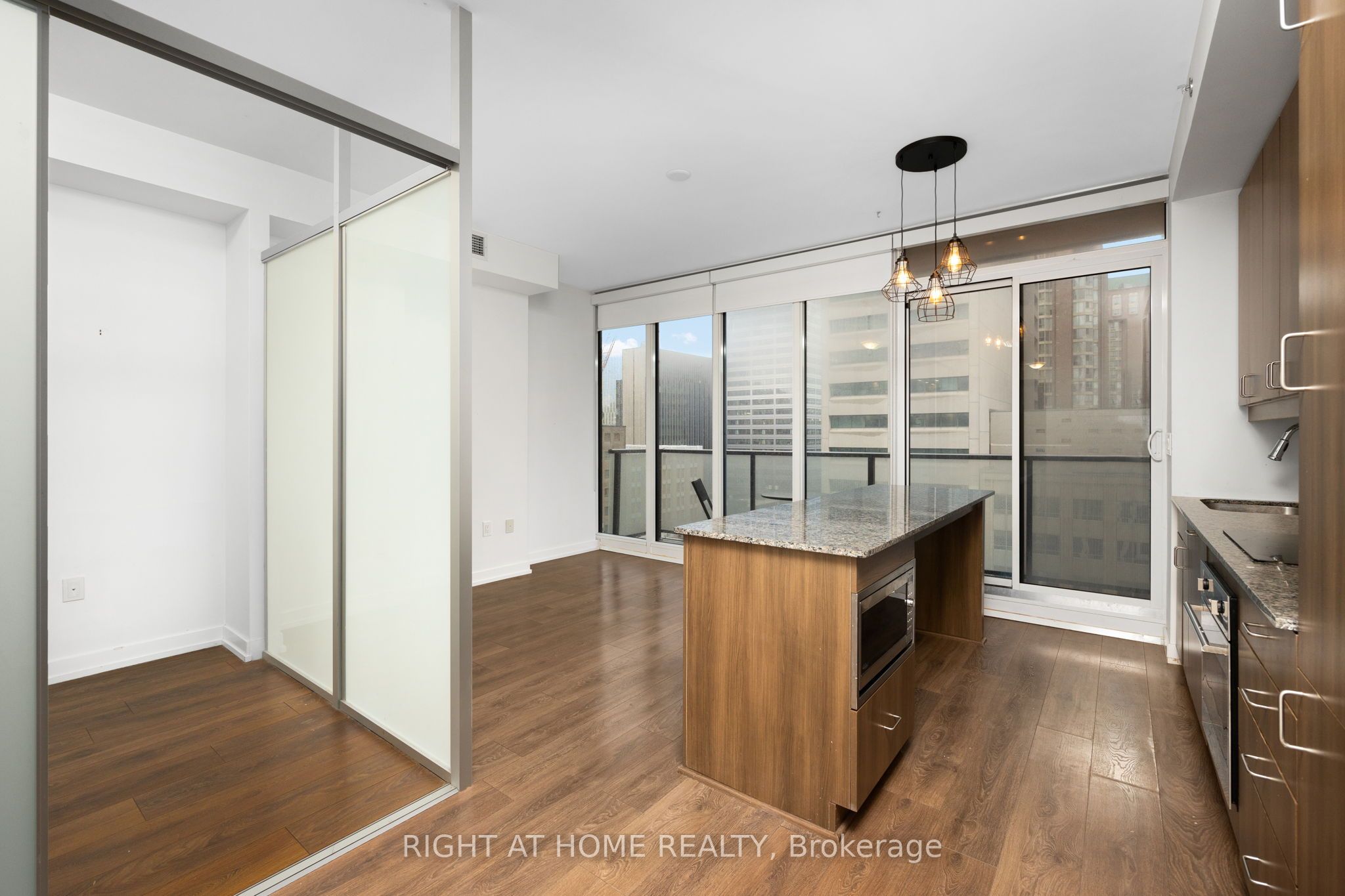 #1010 - 426 University Avenue Property Photo 1