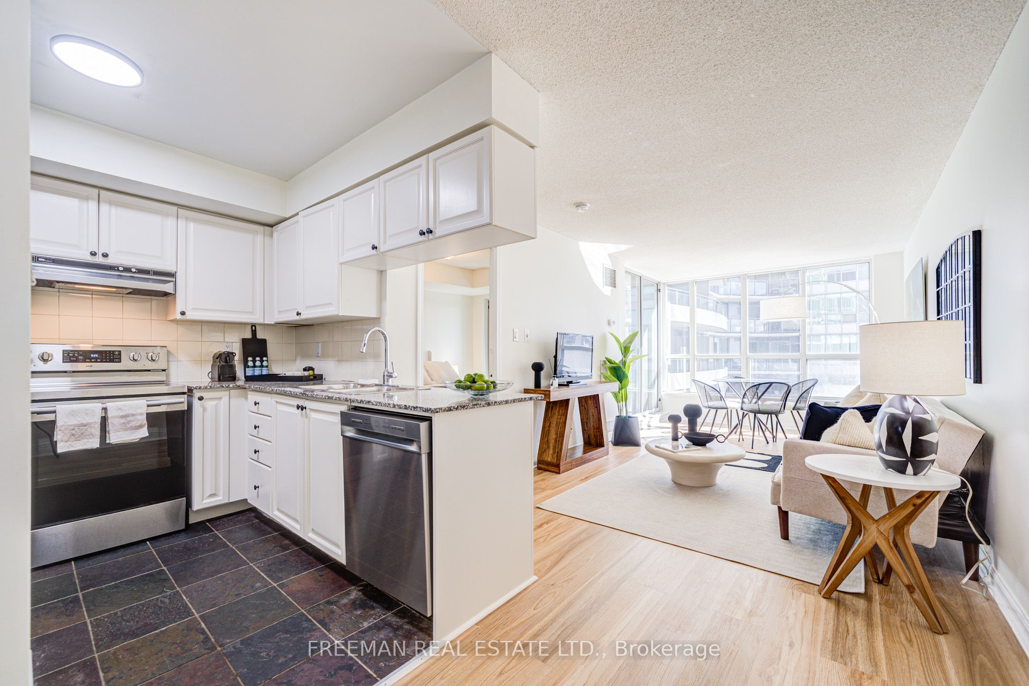 #620 - 230 Queens Quay Property Photo 1