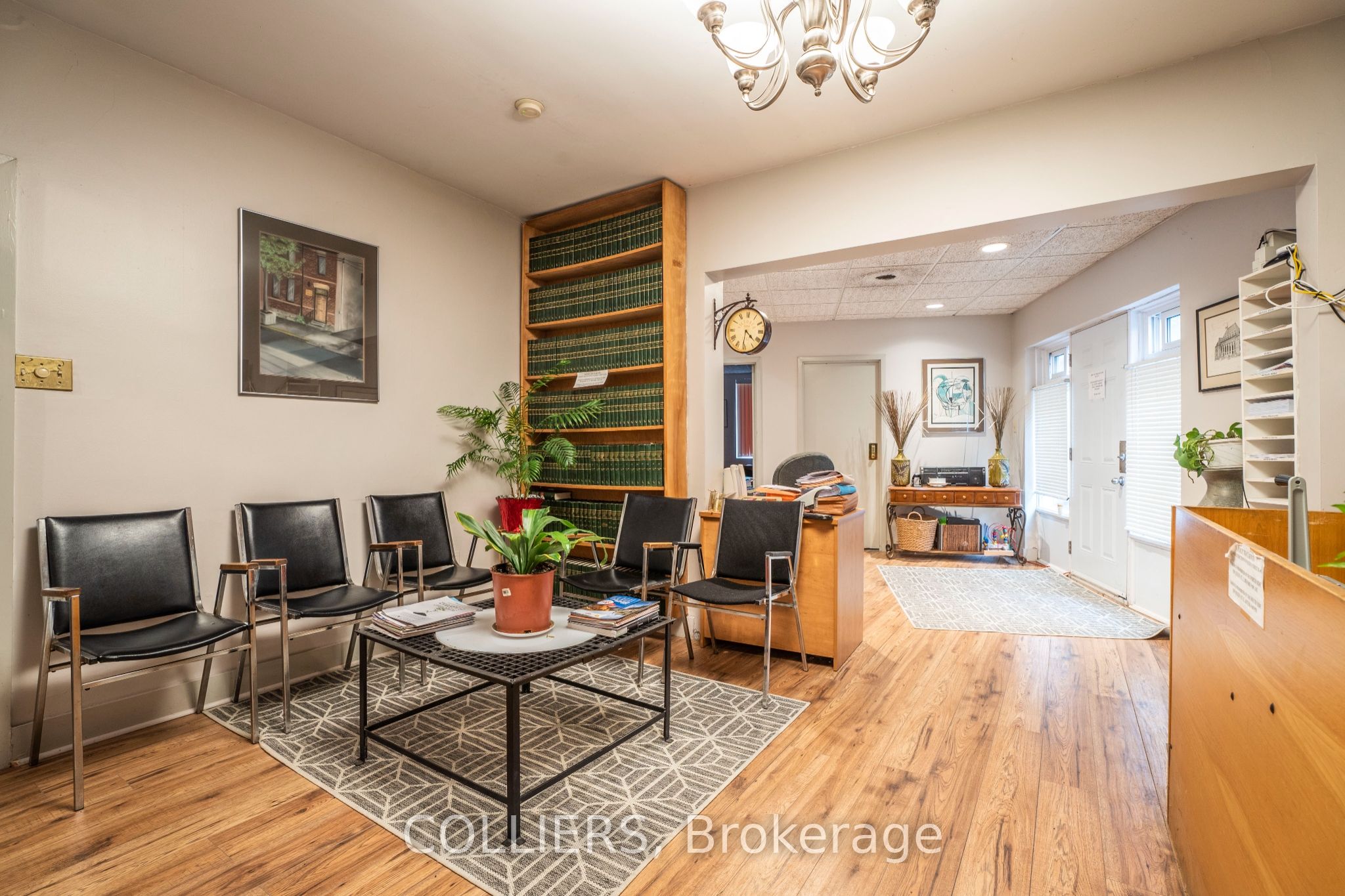 #102 - 533 Queen Street Property Photo 3