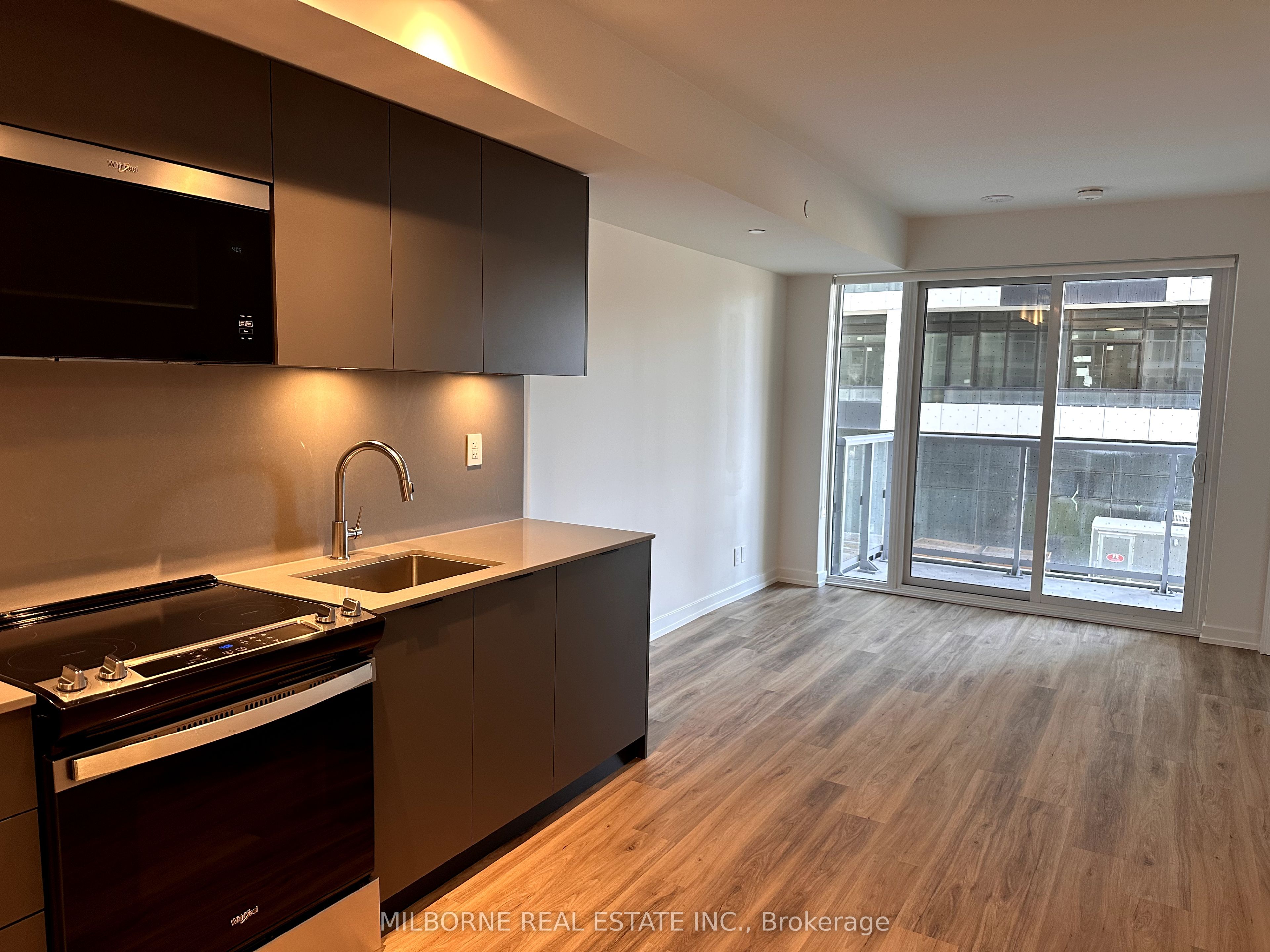 73 Broadway Avenue 402 Property Photo 2