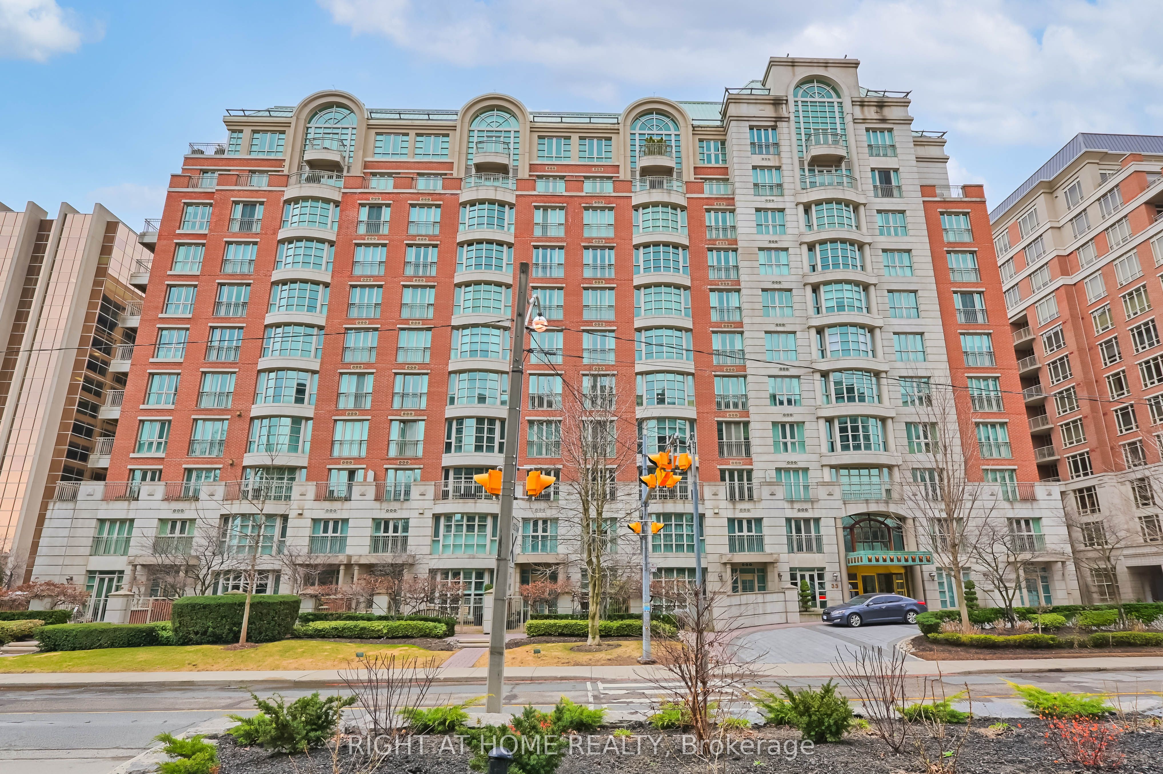 #209 - 33 Delisle Avenue Property Photo 1