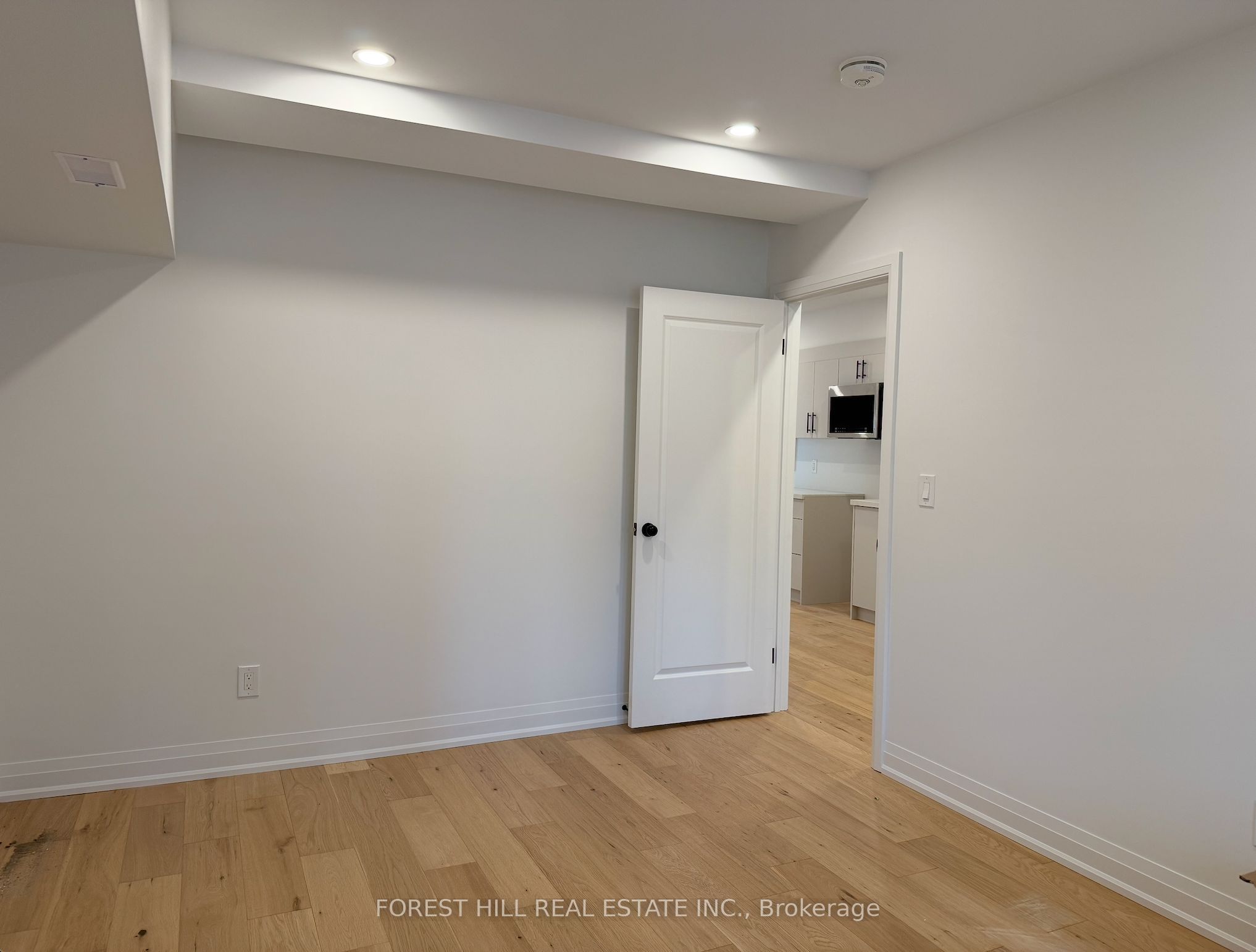 12 Franklin Avenue Suite A(main Floor) Property Photo 4