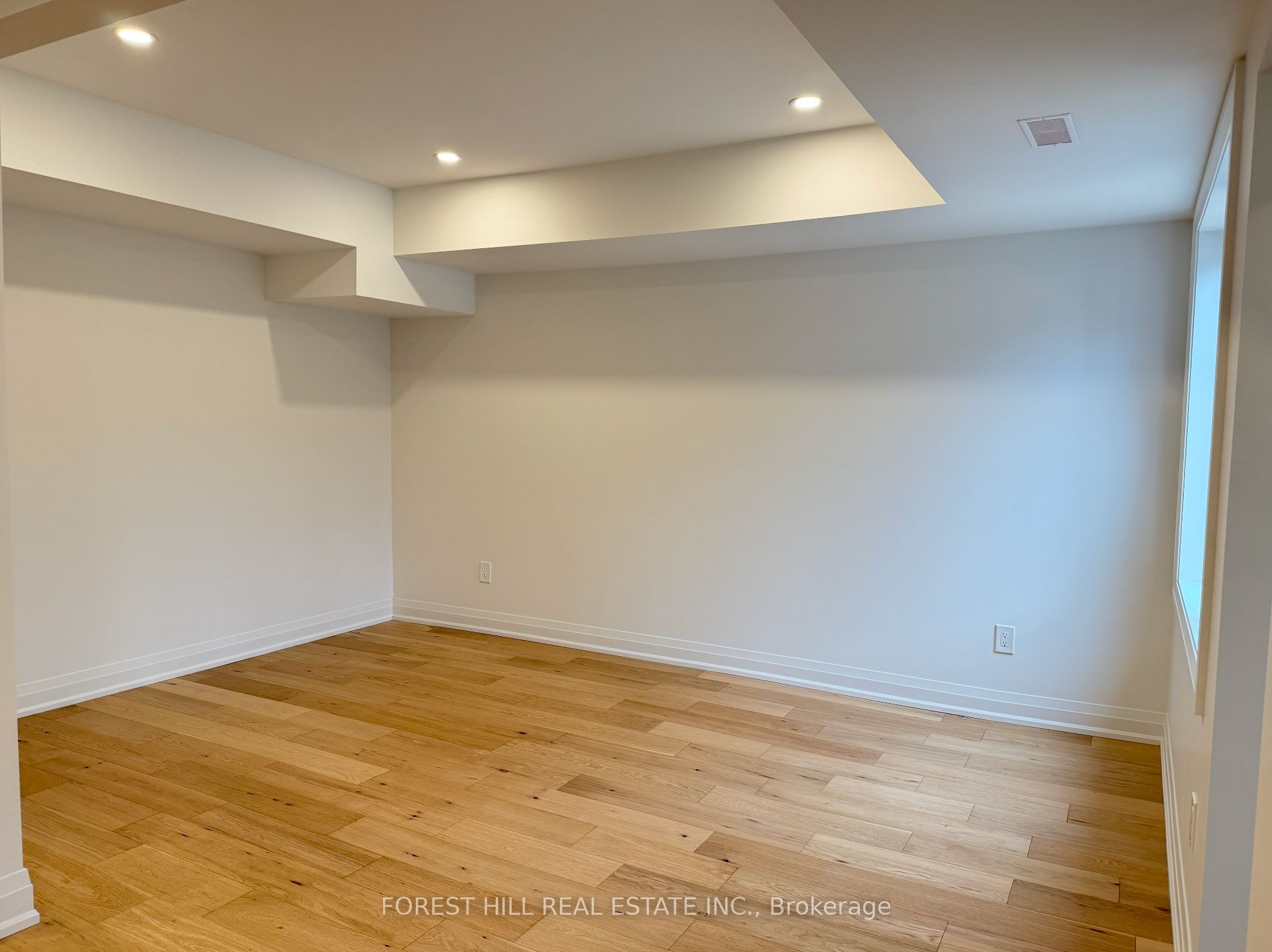 12 Franklin Avenue Suite A(main Floor) Property Photo 7