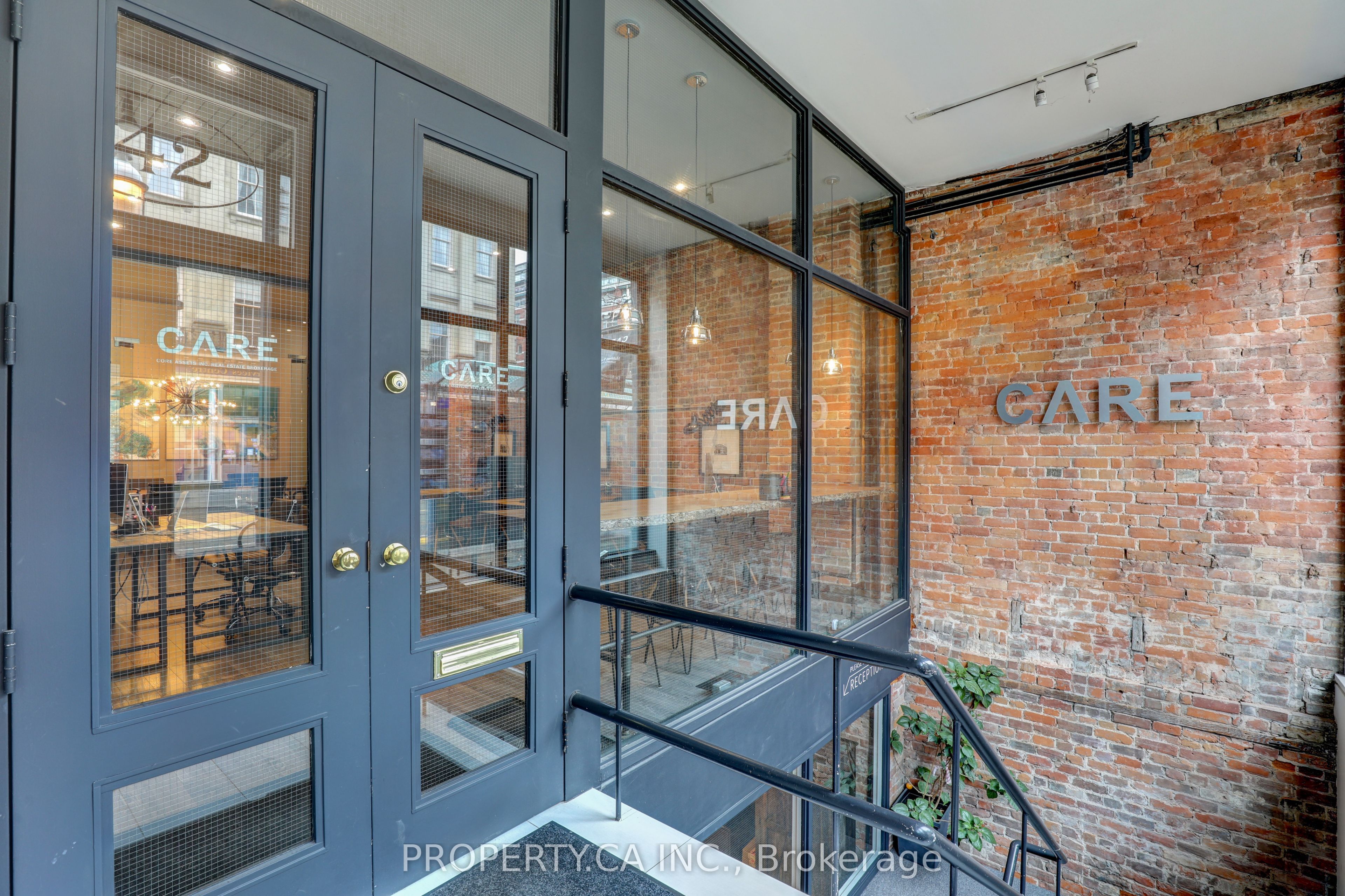 142 King Street E Main & Lower Property Photo 2